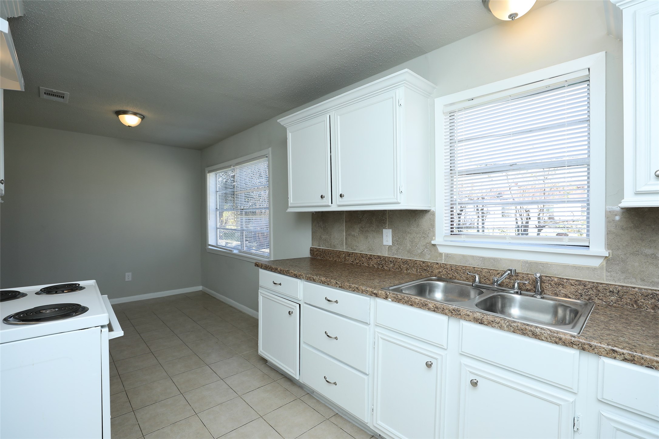 10322 Cathedral Drive Property Photo 9