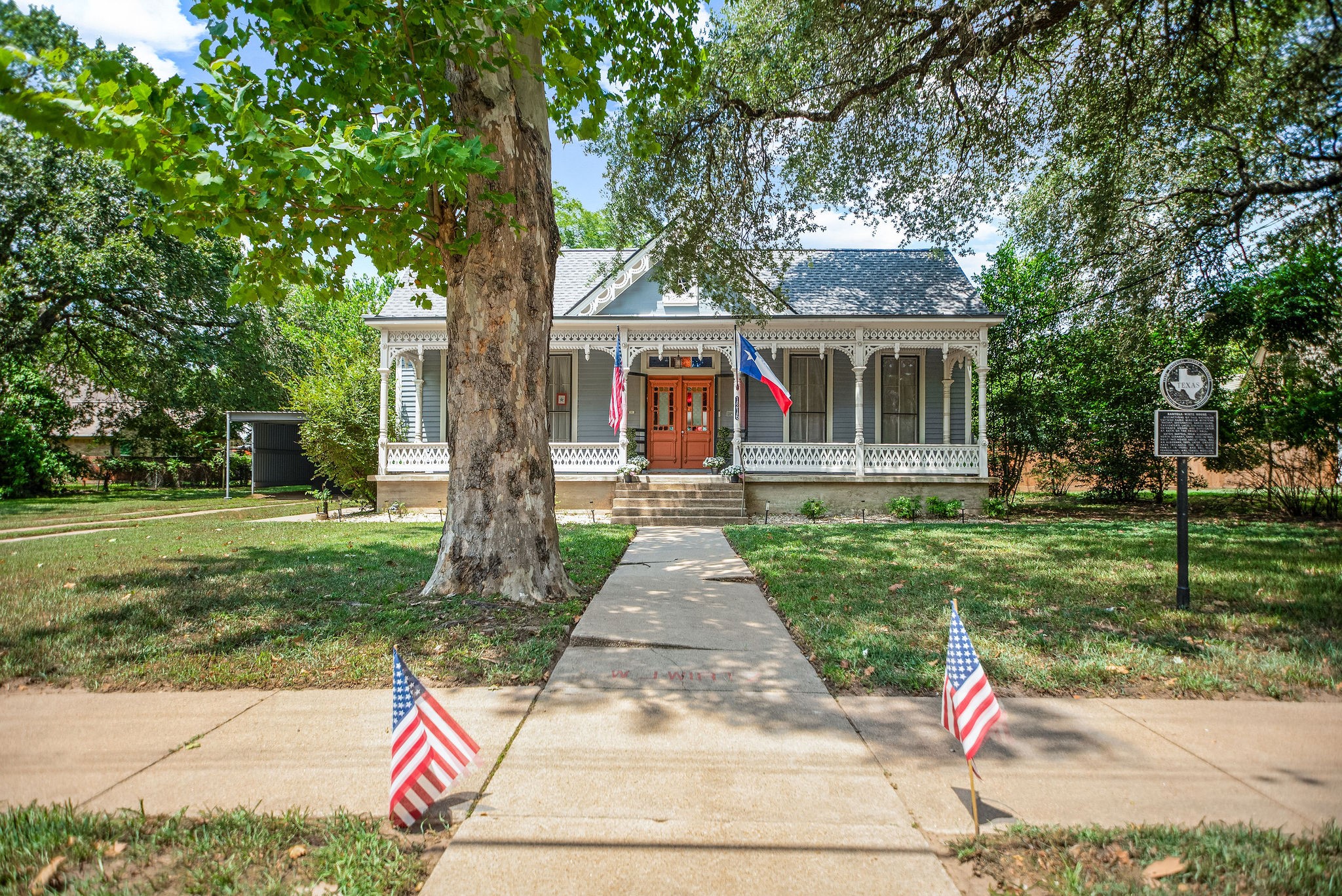 1216 Live Oak Street Property Photo 1
