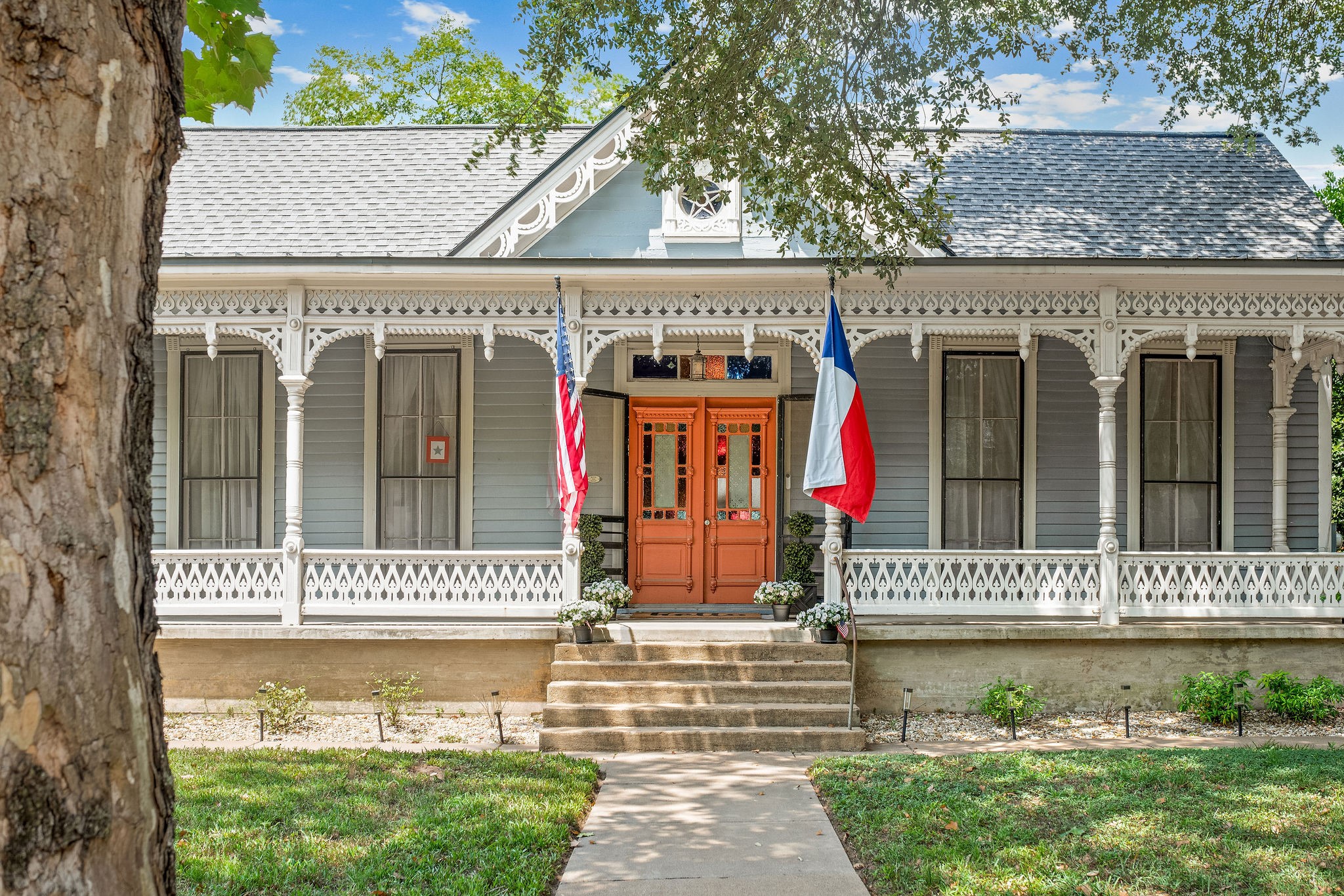 1216 Live Oak Street Property Photo 3