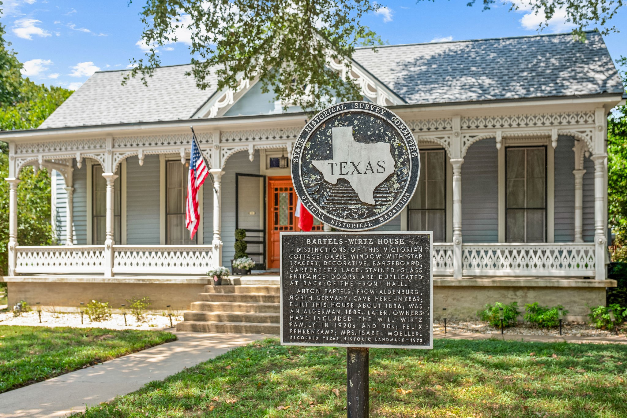 1216 Live Oak Street Property Photo 4