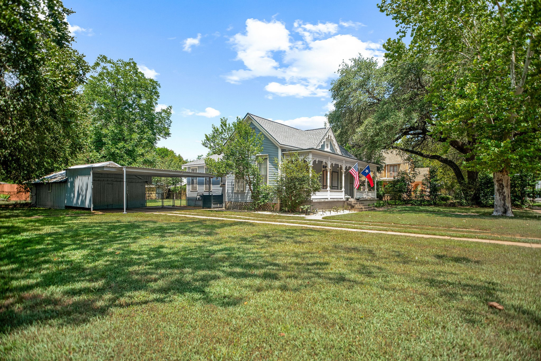 1216 Live Oak Street Property Photo 5