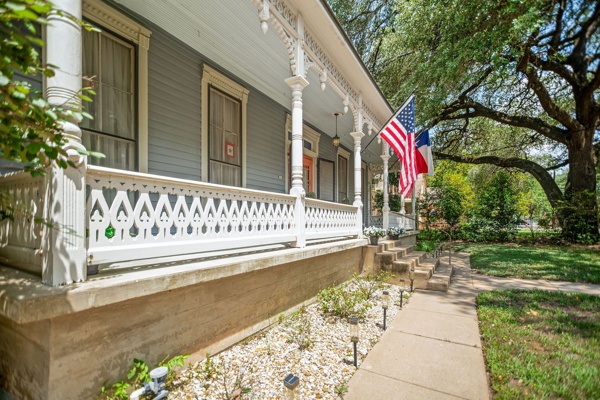 1216 Live Oak Street Property Photo 6