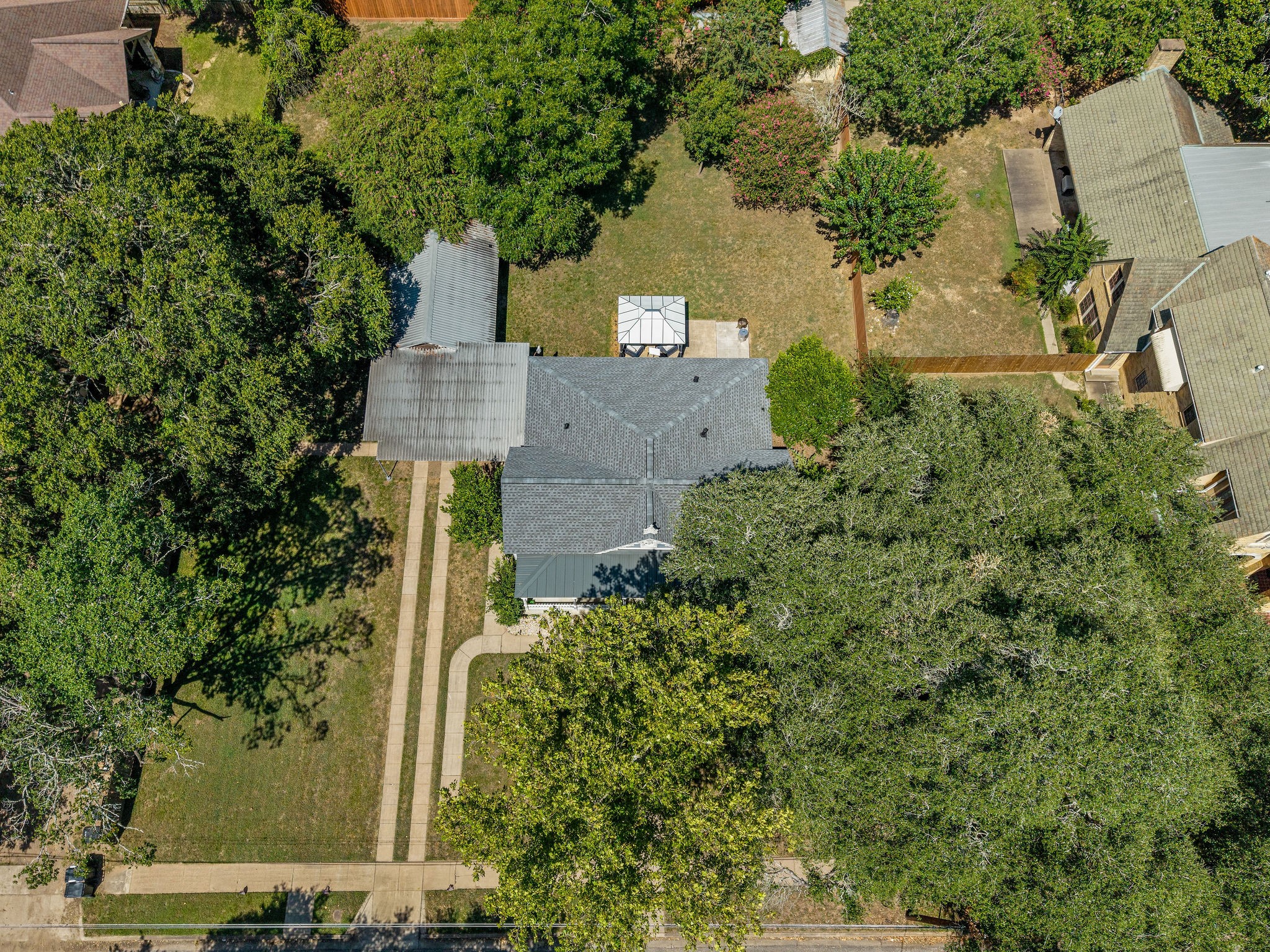 1216 Live Oak Street Property Photo 10
