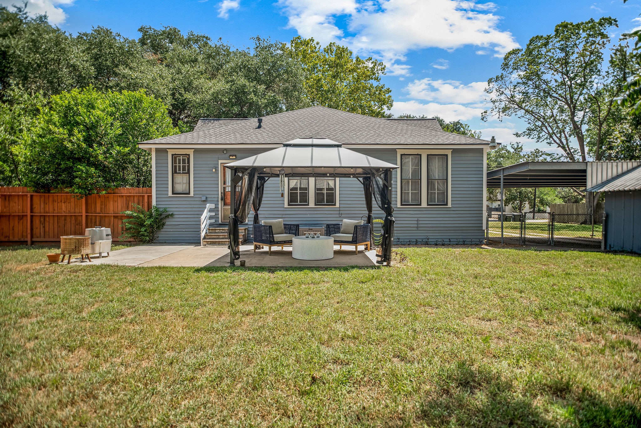 1216 Live Oak Street Property Photo 12