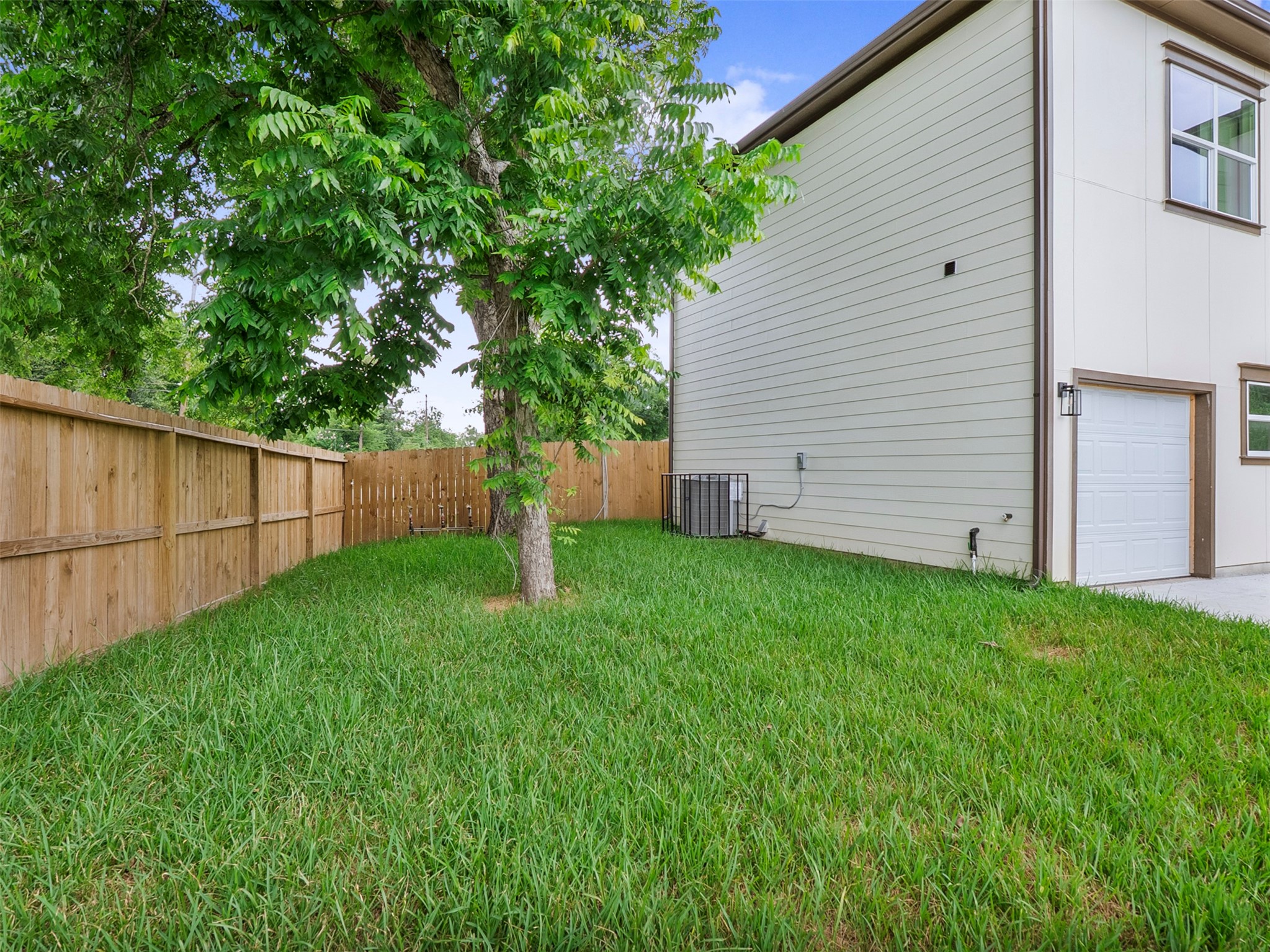 4103 E Toliver Street Property Photo 4