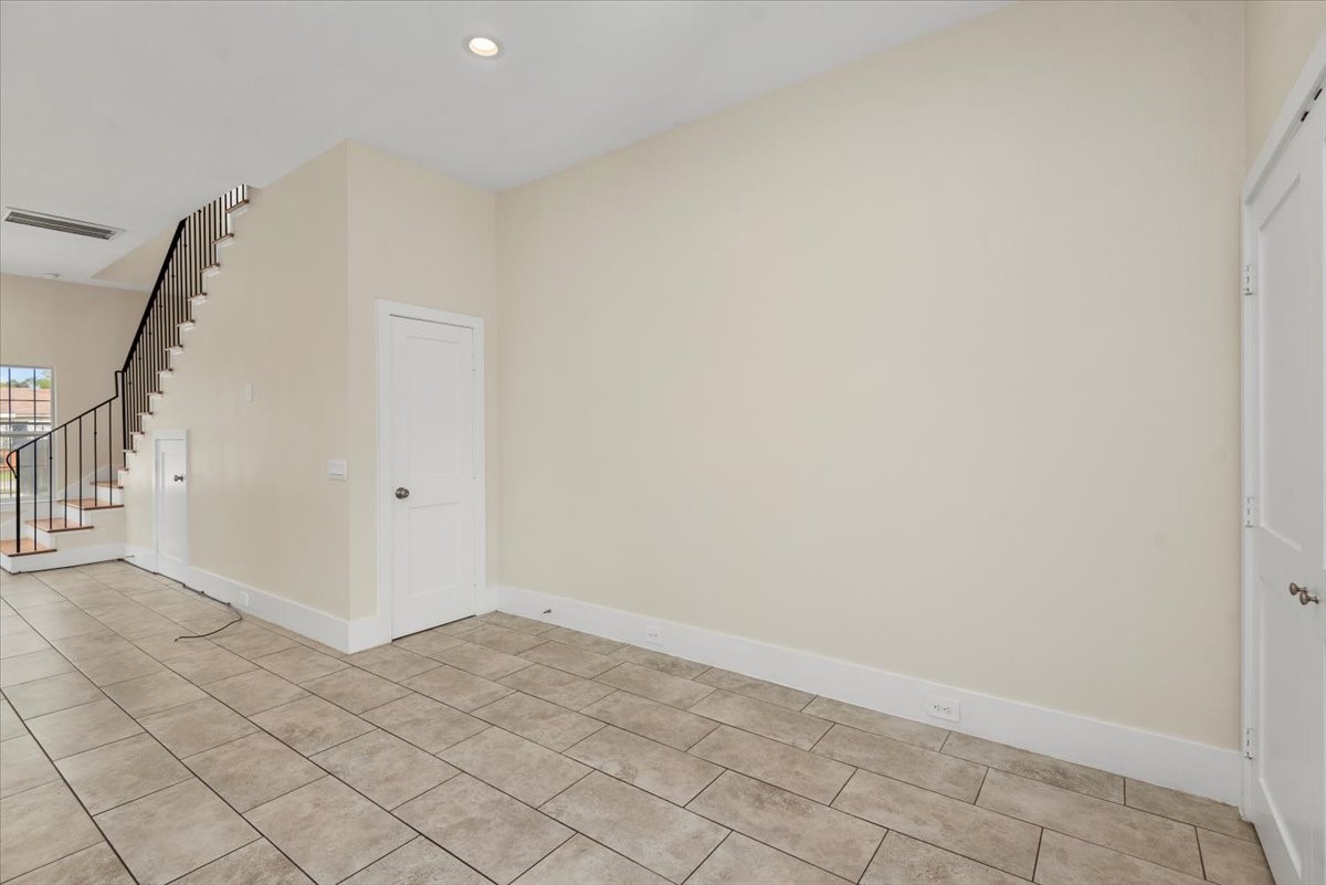 2002 Lynnfield Unit B Street Property Photo 18