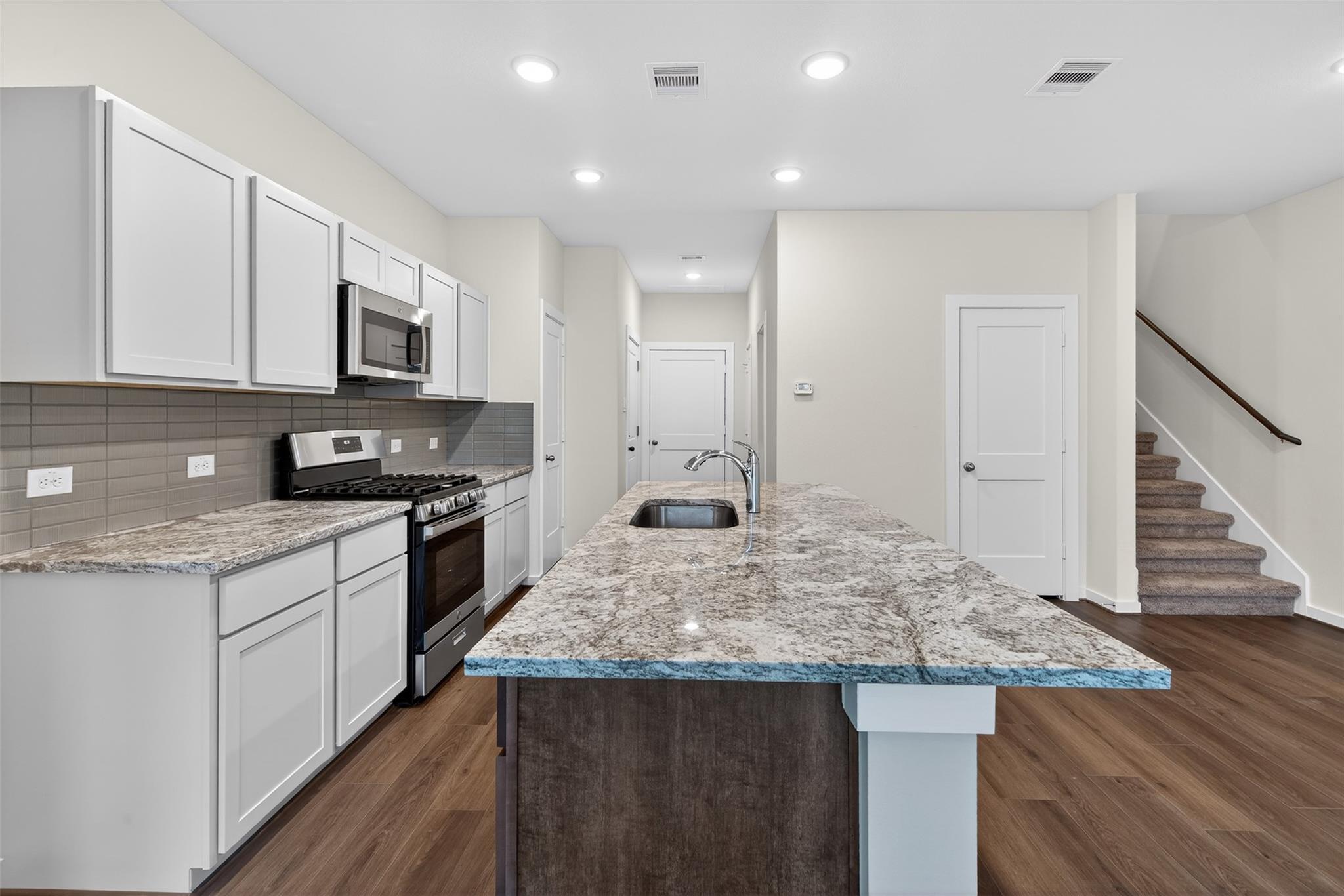 9113 Highland Northern Way, Houston Tx 77088 Property Photo 8