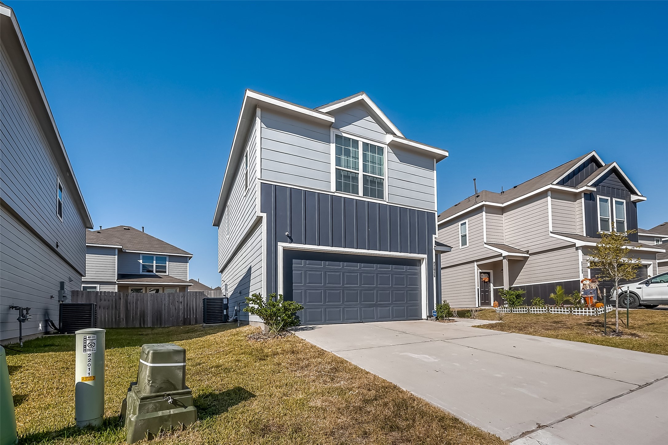 22015 Imperious Park Way Property Photo 2