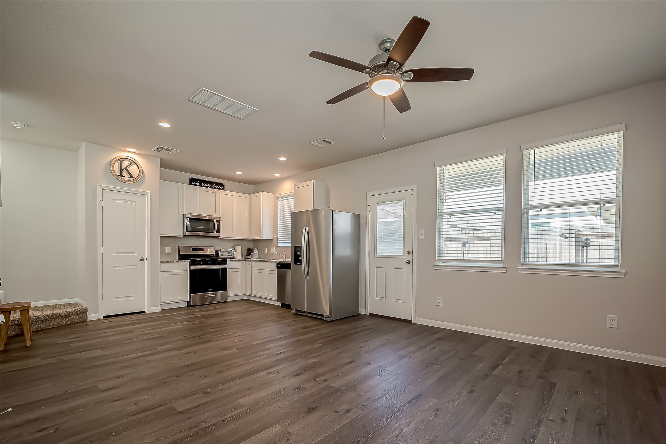 22015 Imperious Park Way Property Photo 9