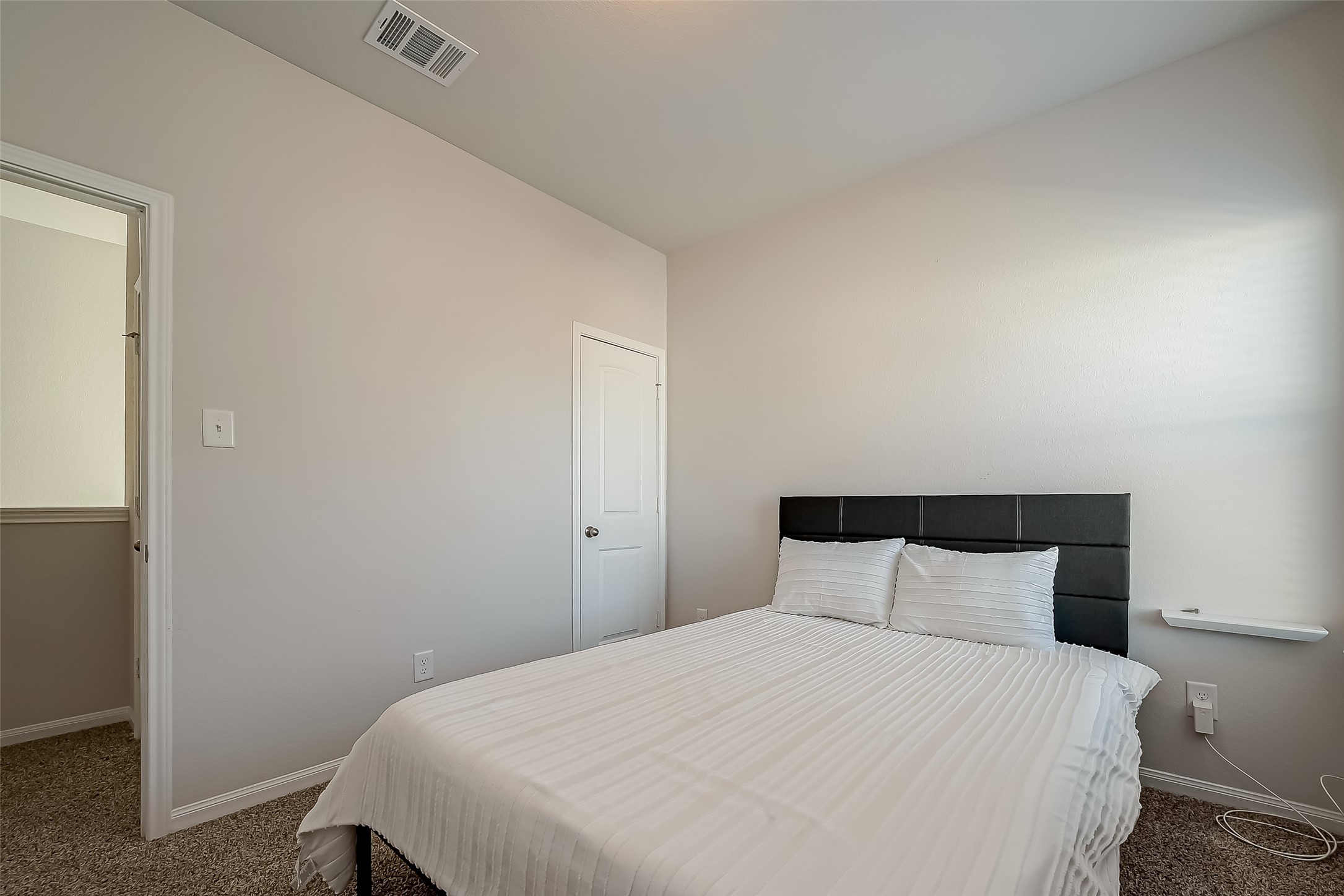 22015 Imperious Park Way Property Photo 23