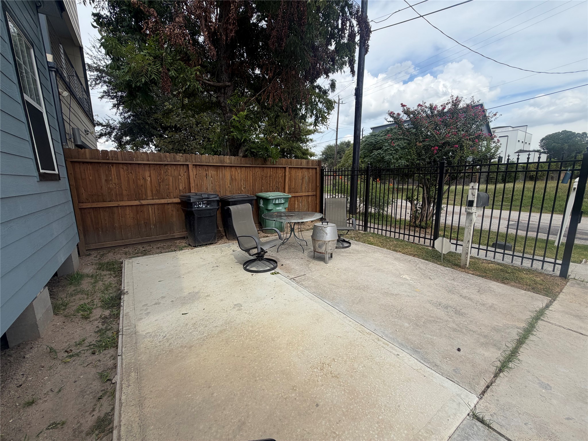 1815 South Street Property Photo 3