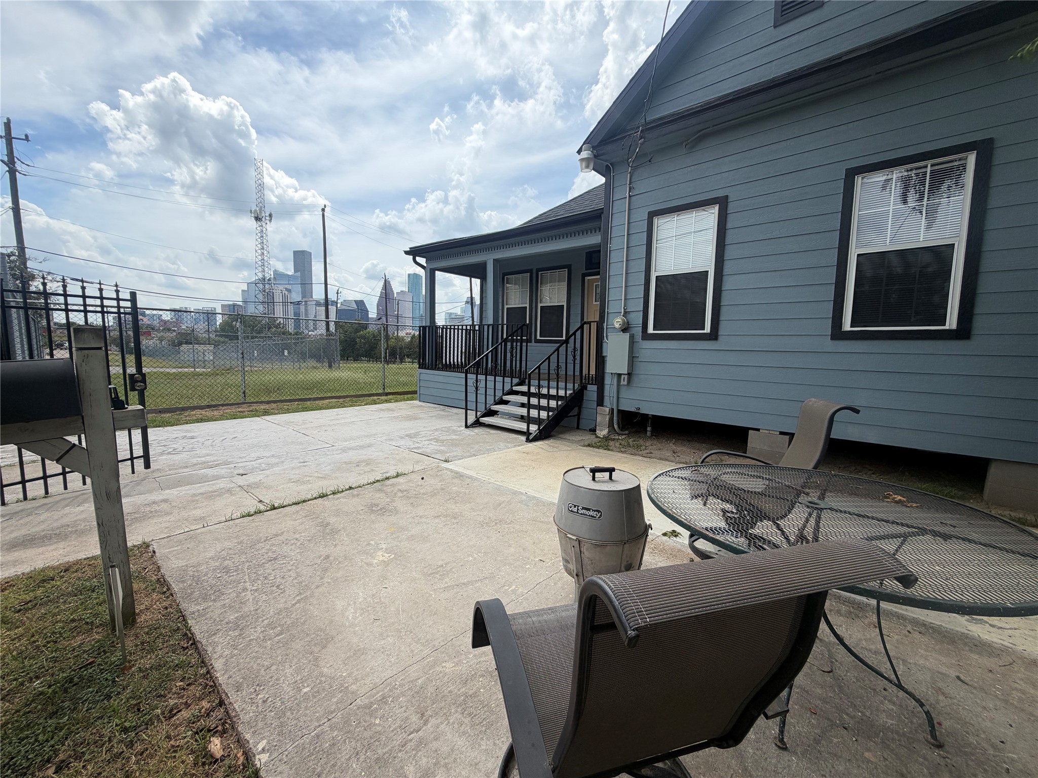 1815 South Street Property Photo 4