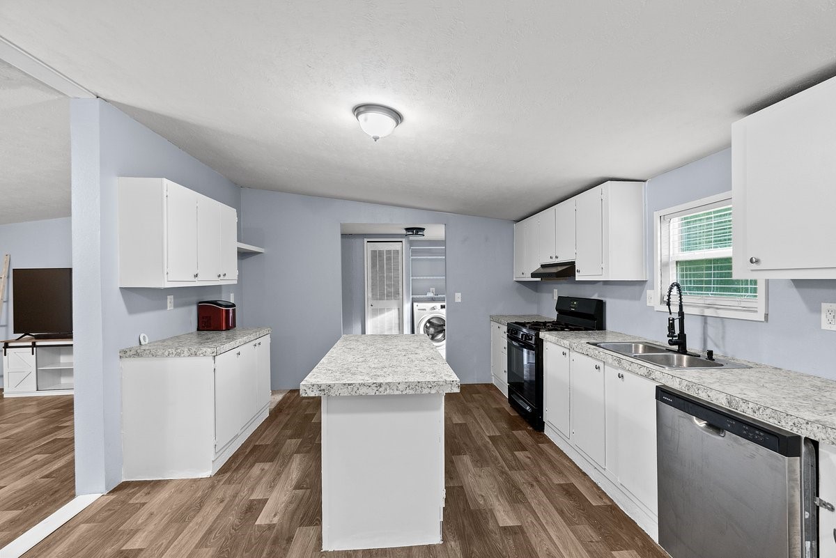 139 Malcom Street Property Photo 5