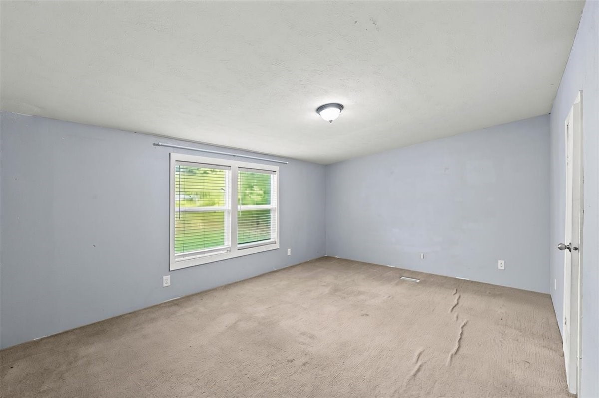 139 Malcom Street Property Photo 7