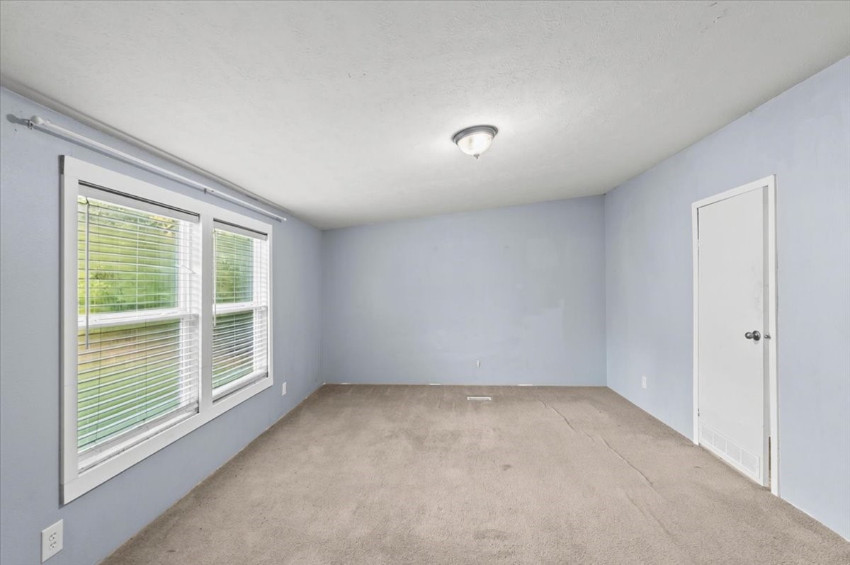 139 Malcom Street Property Photo 8
