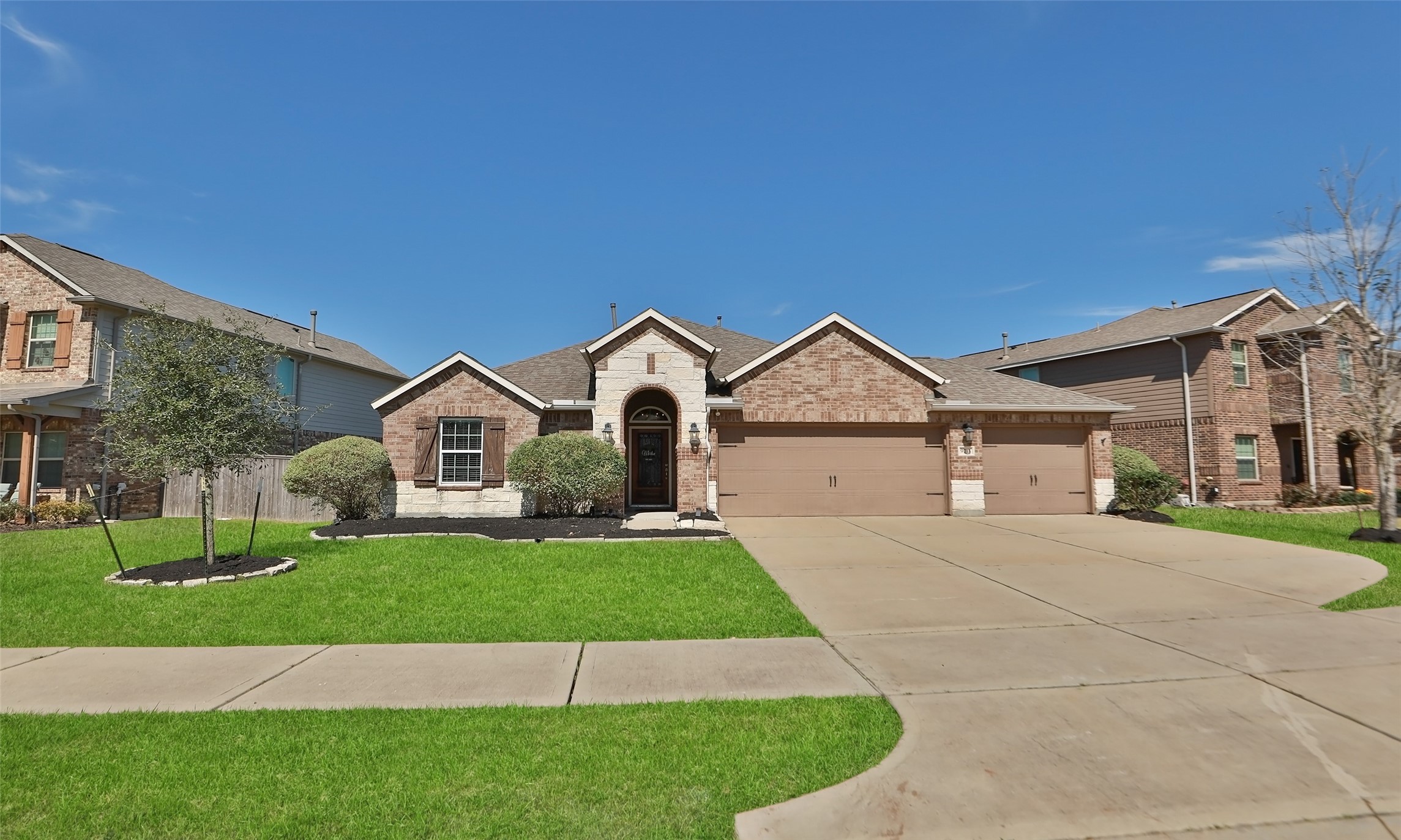 9711 Stratton Ridge Drive Property Photo 1
