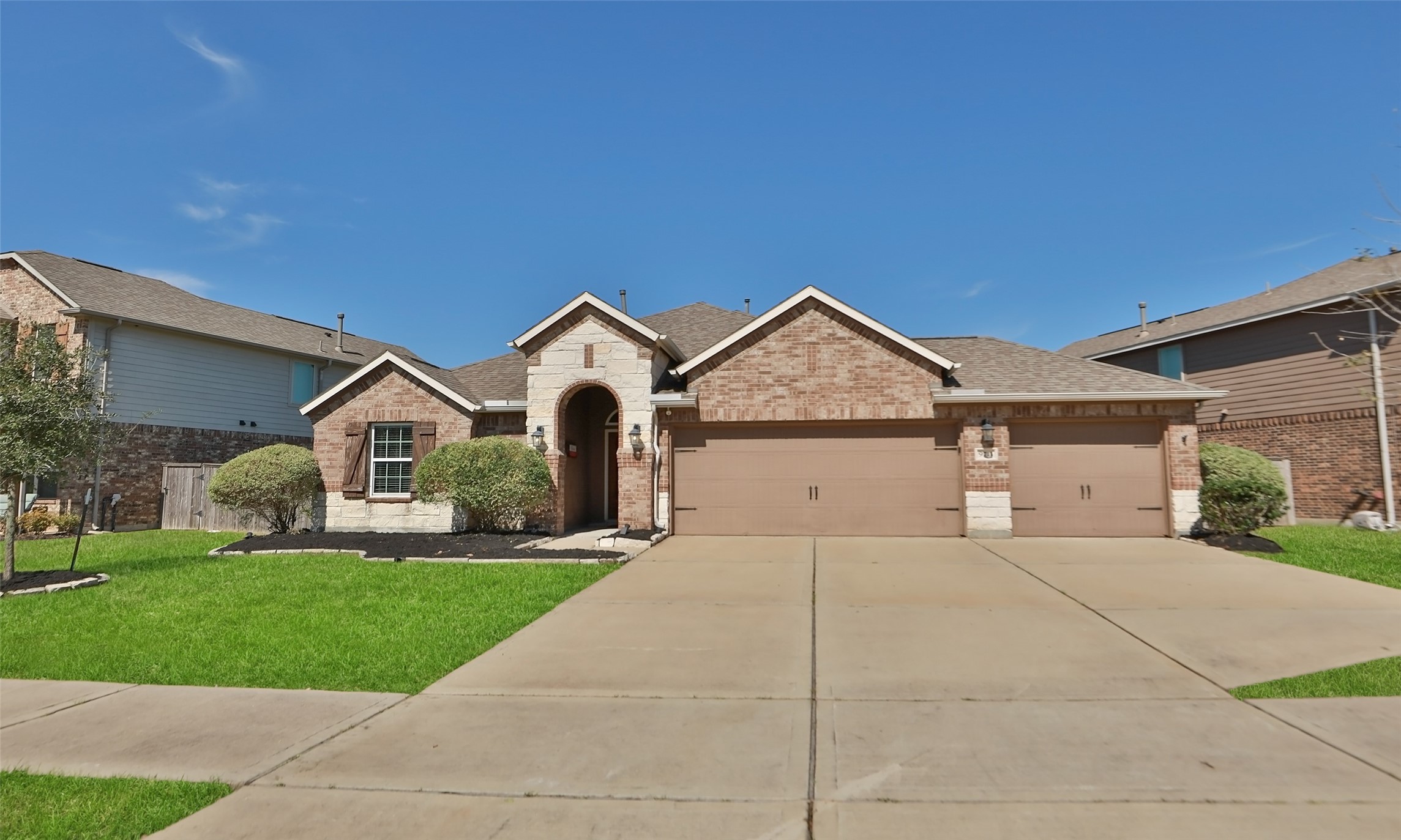 9711 Stratton Ridge Drive Property Photo 2