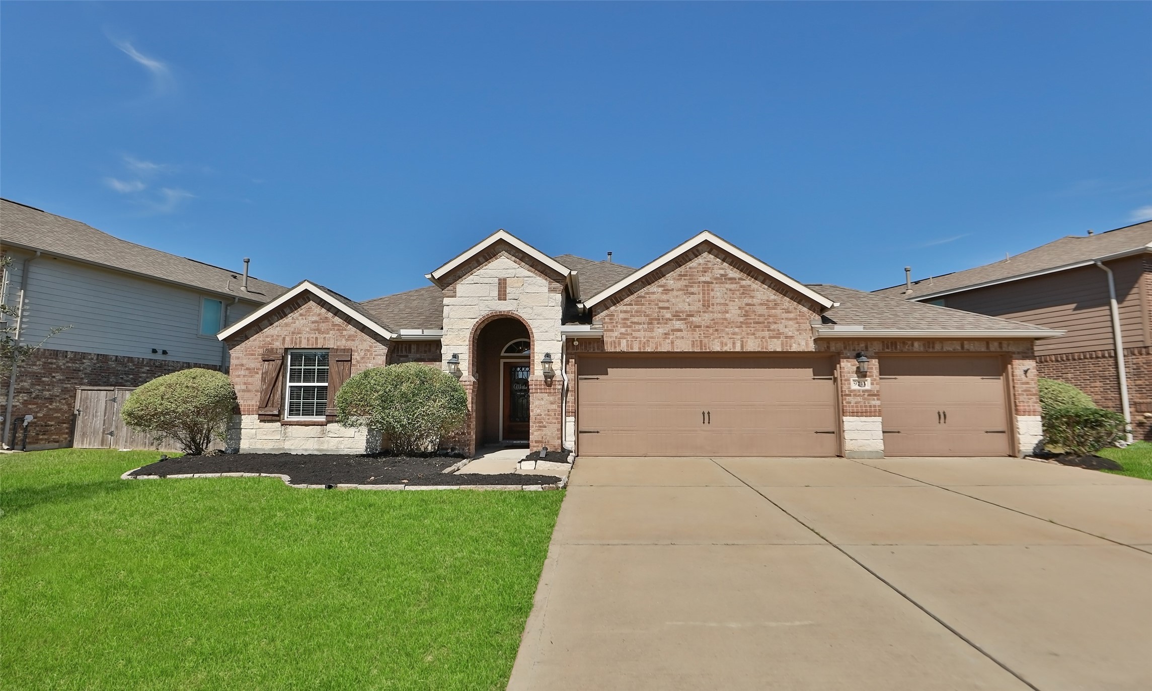 9711 Stratton Ridge Drive Property Photo 3