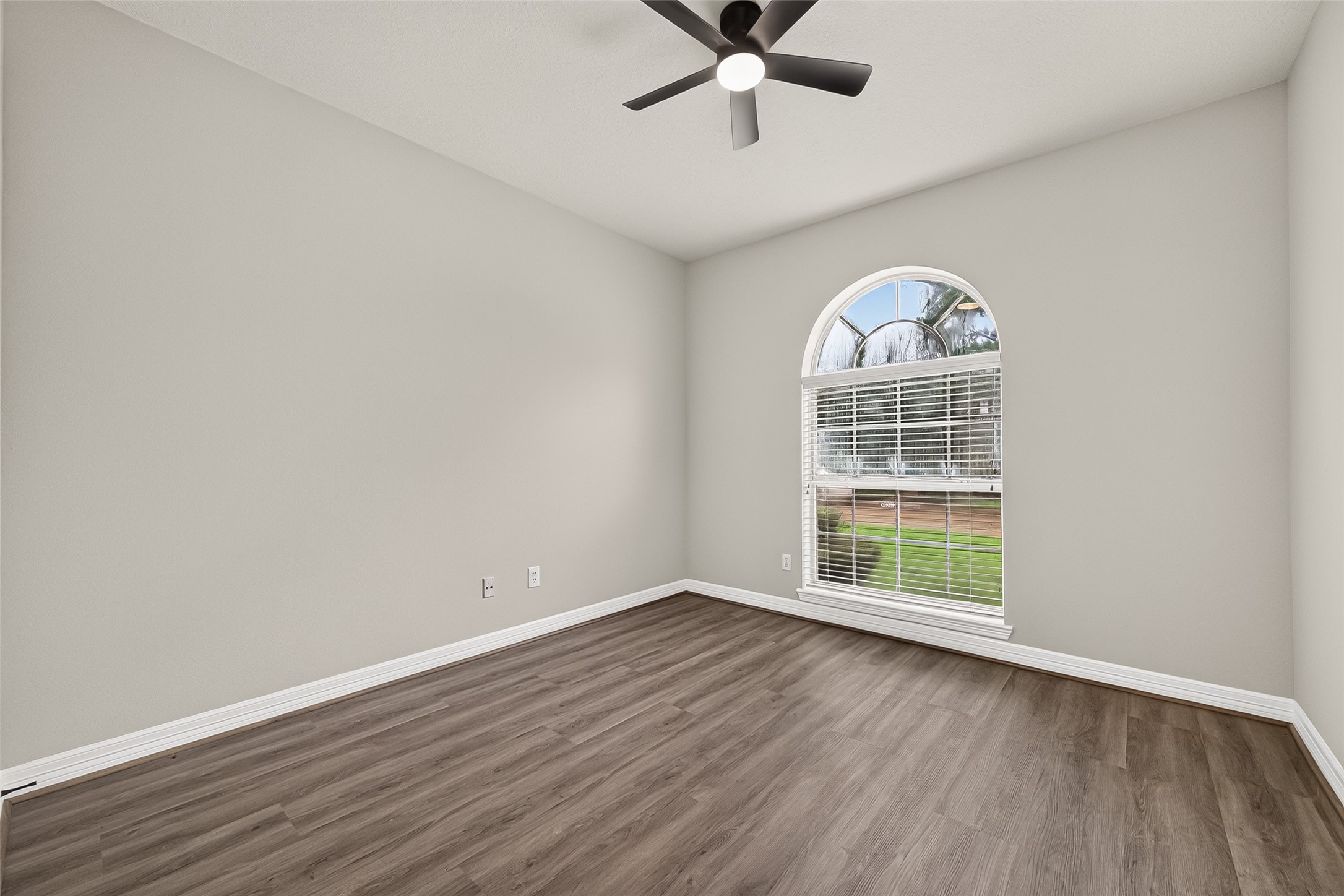 14303 Reissen Lane Property Photo 17