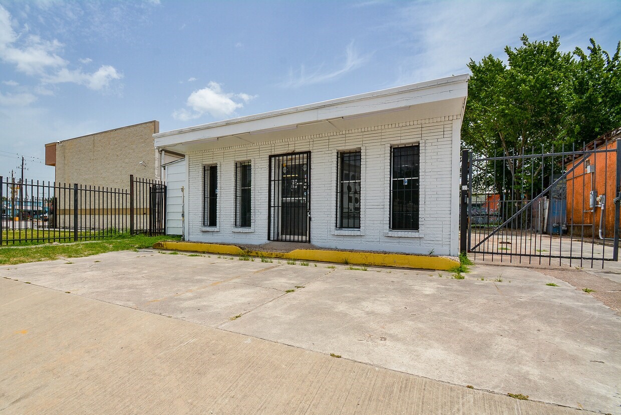 1804 N Main Street Property Photo 1