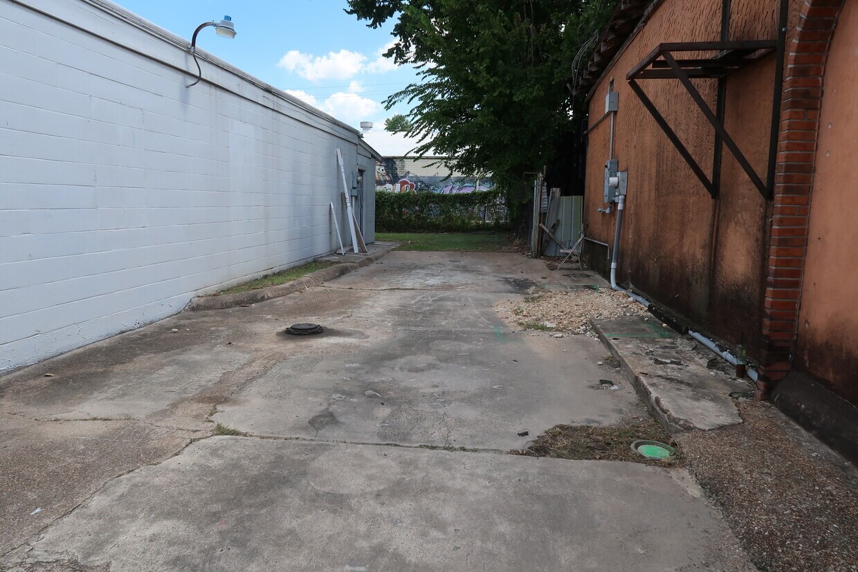 1804 N Main Street Property Photo 5