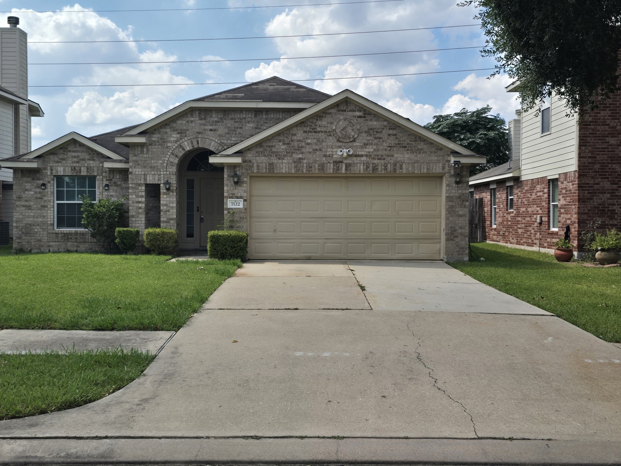 7122 Autumn Bluff Lane Property Photo 1