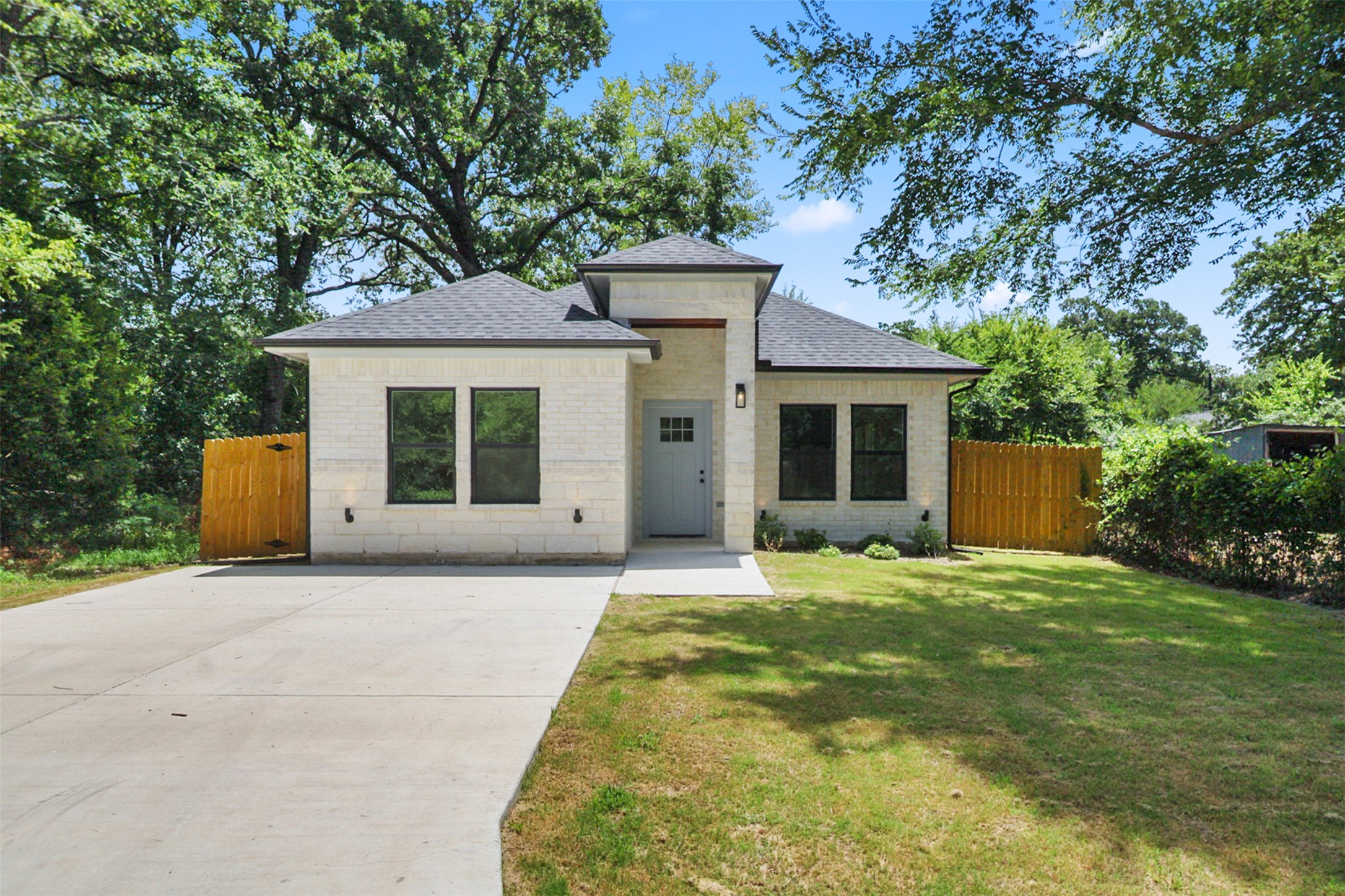112 Whiteface Drive Property Photo 1
