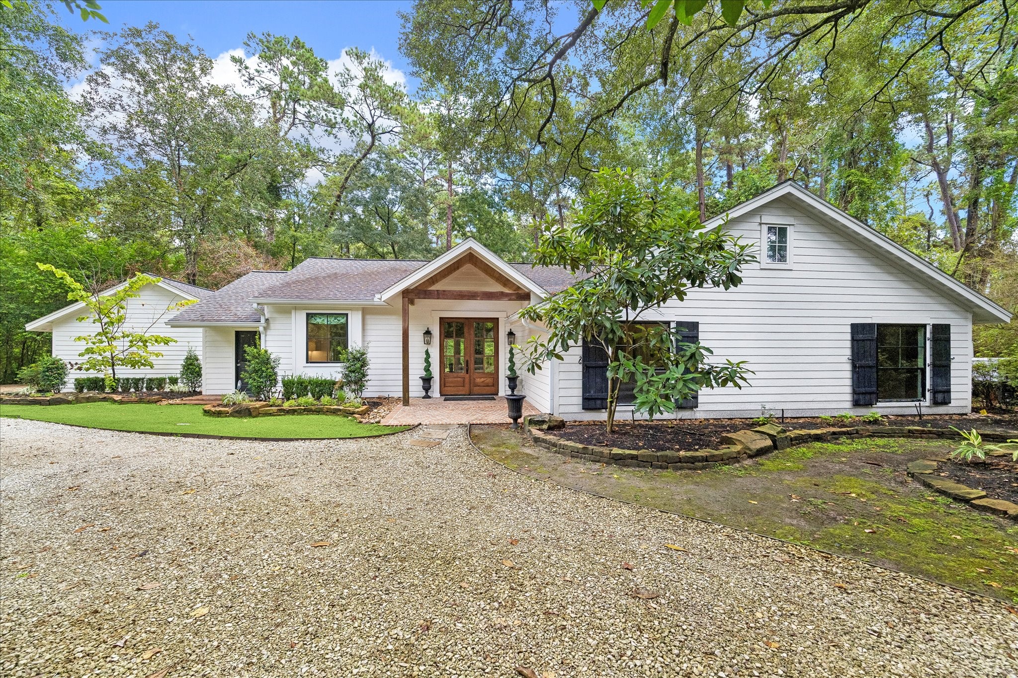 2943 Kings Forest Drive Property Photo 1