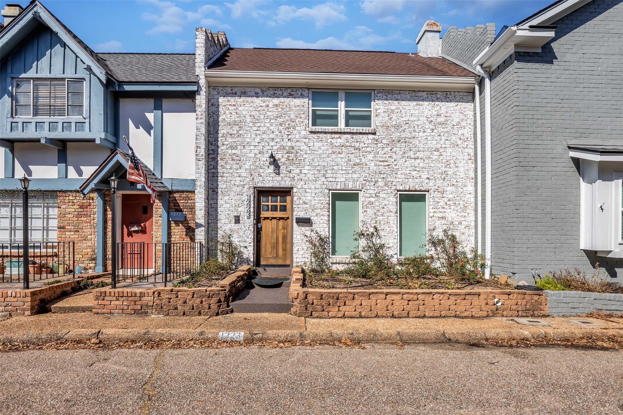 1223 Saxony Lane Property Photo 1