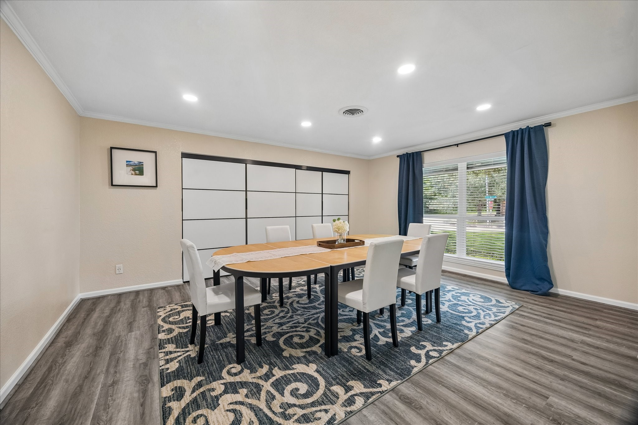 5243 Caversham Drive Property Photo 4