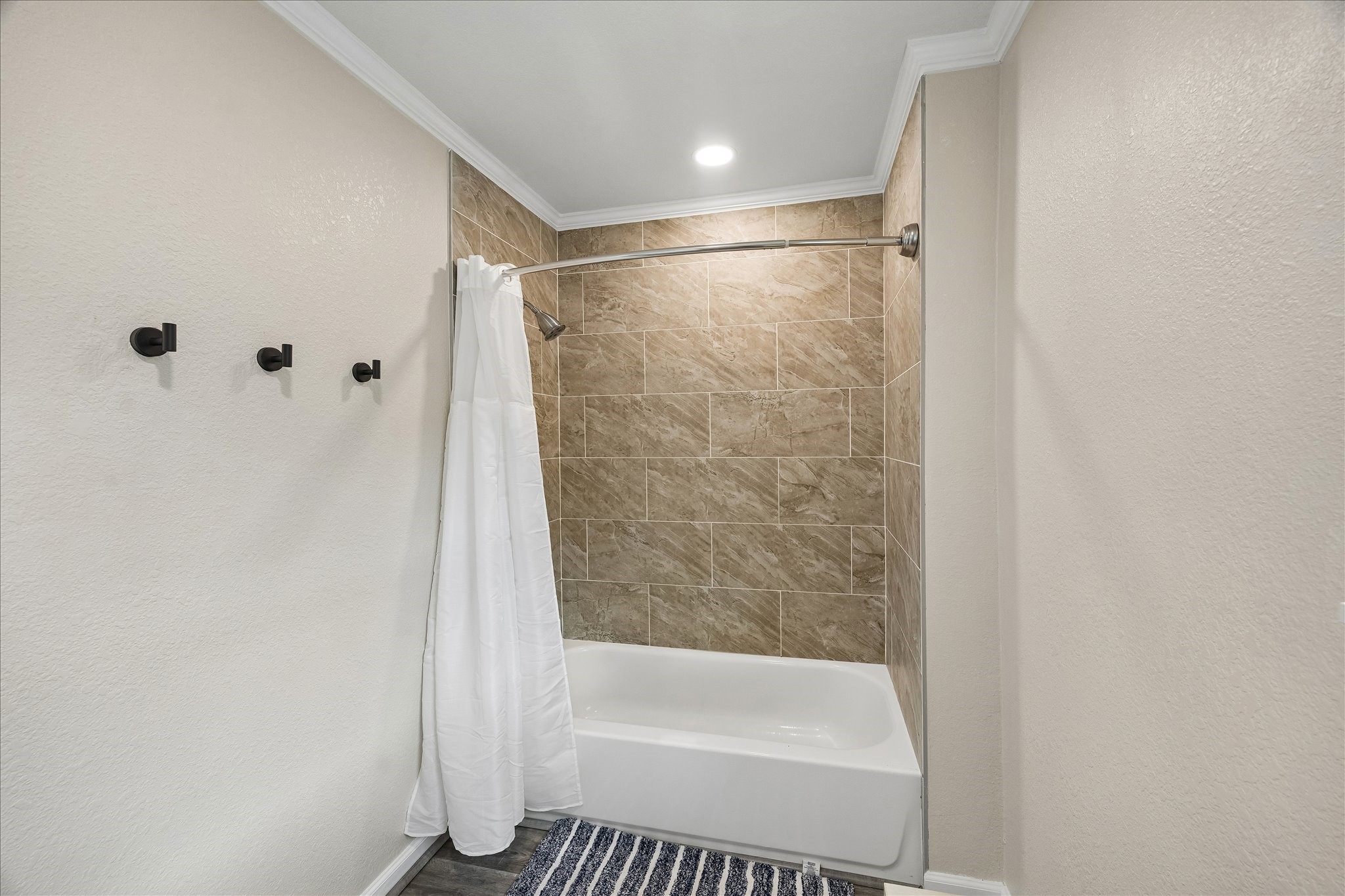 5243 Caversham Drive Property Photo 12