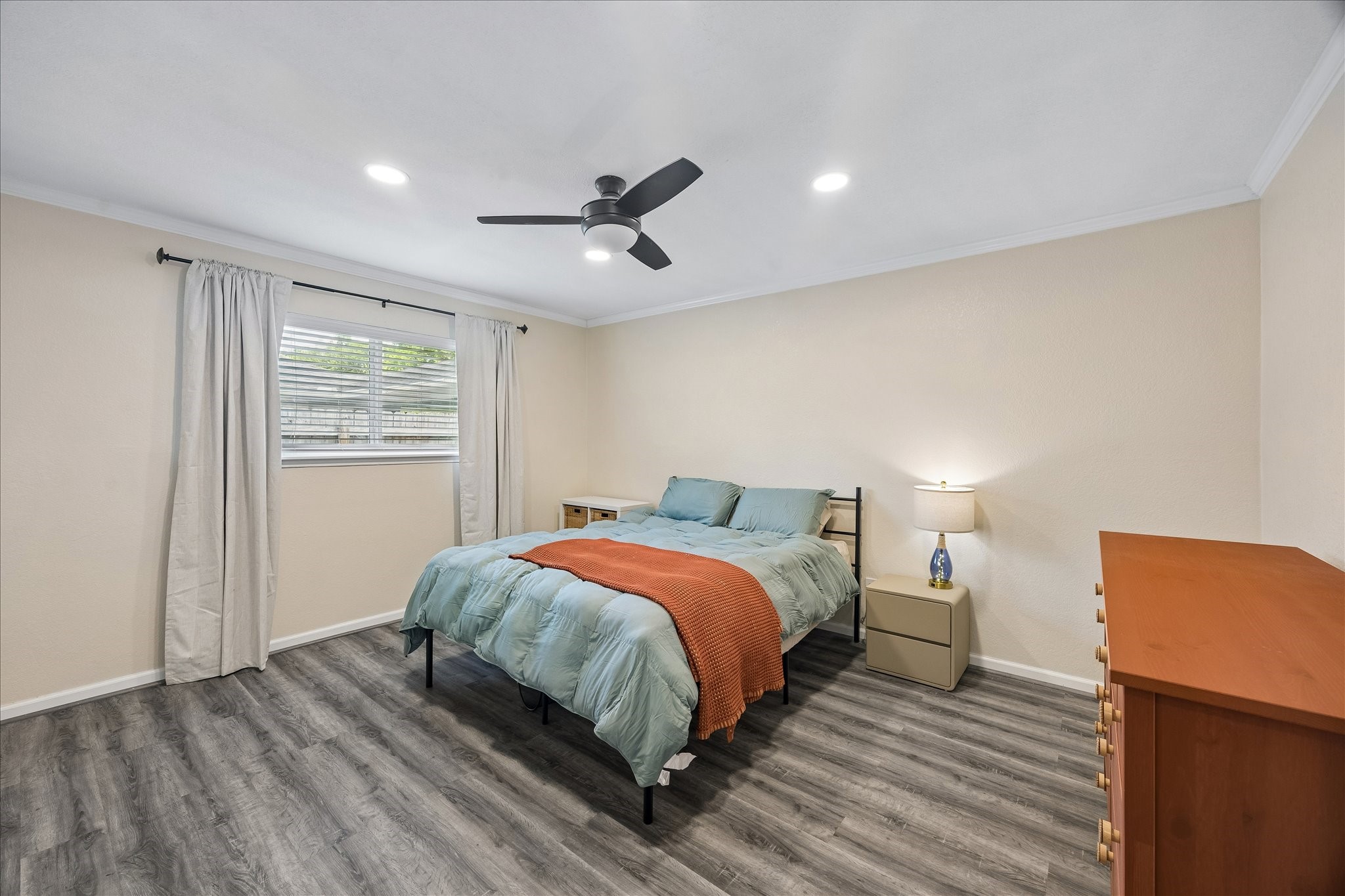 5243 Caversham Drive Property Photo 14