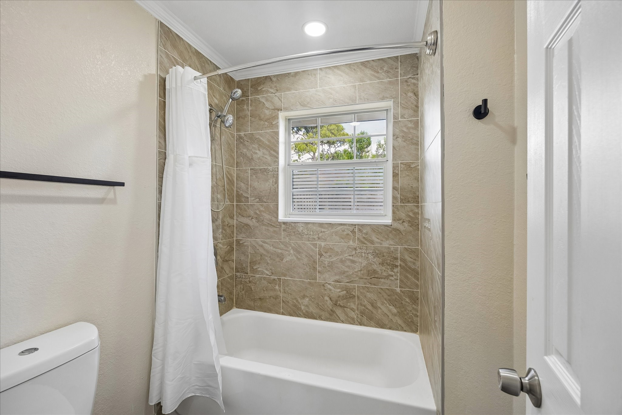 5243 Caversham Drive Property Photo 16