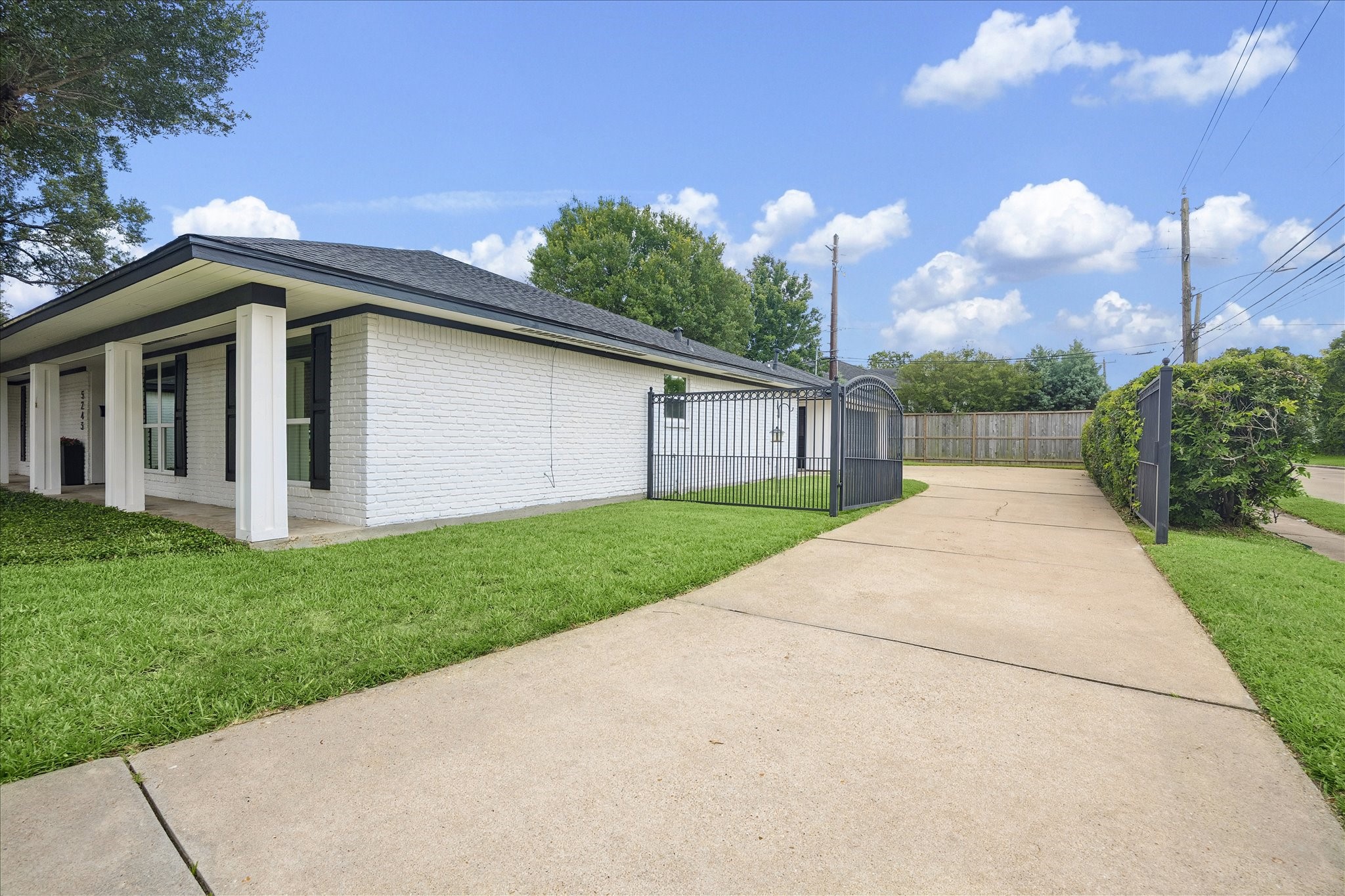 5243 Caversham Drive Property Photo 20