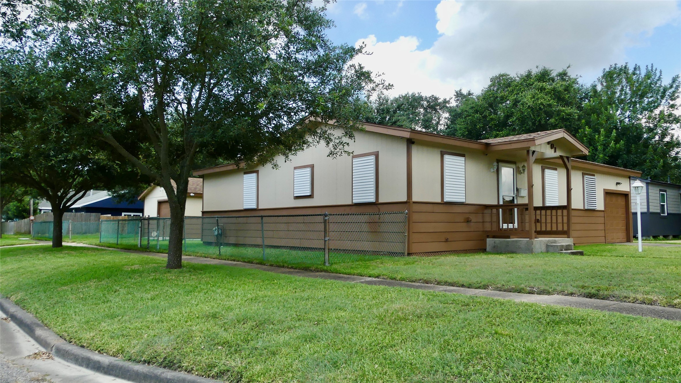 801 19th Avenue N Property Photo 1