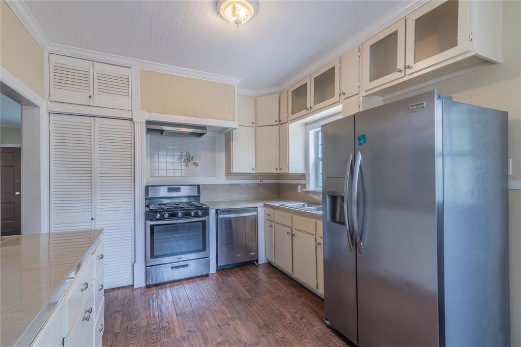 2233 N Macgregor Way Property Photo 1