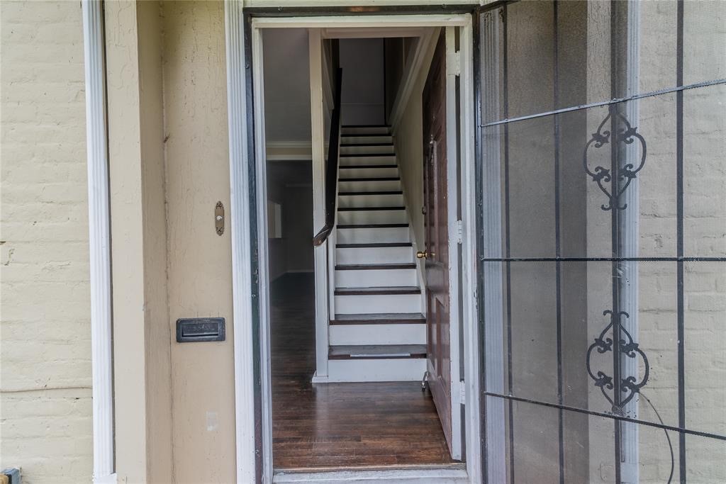 2233 N Macgregor Way Property Photo 3