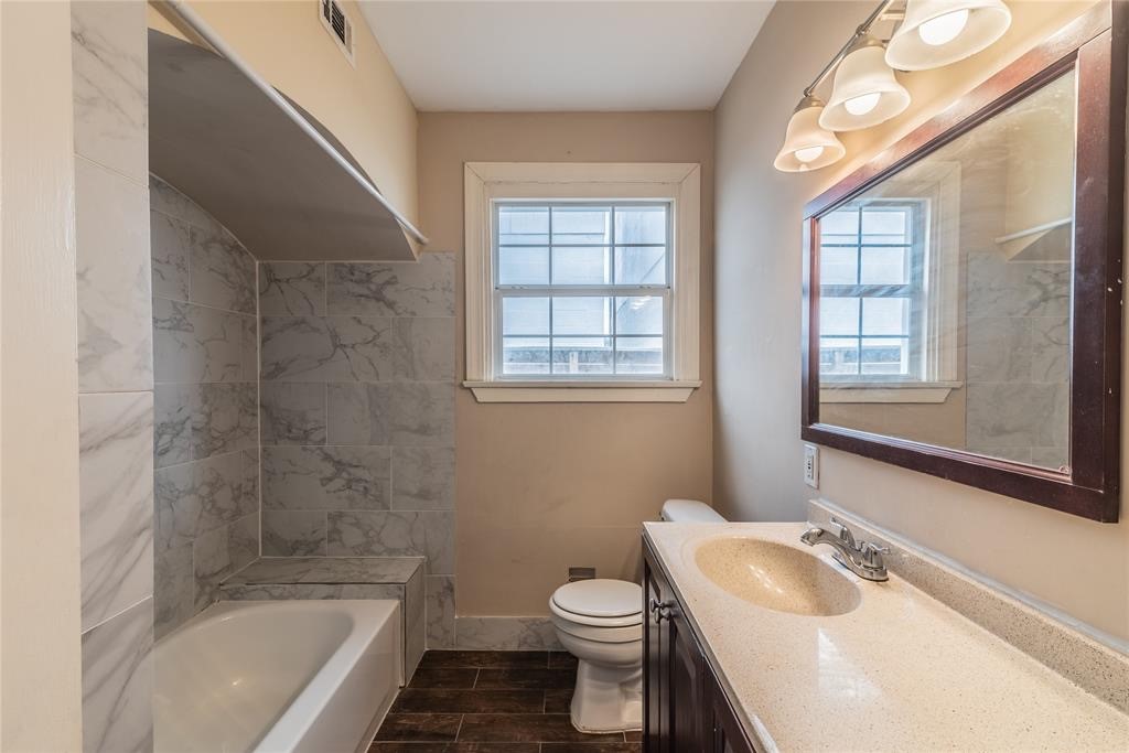 2233 N Macgregor Way Property Photo 7