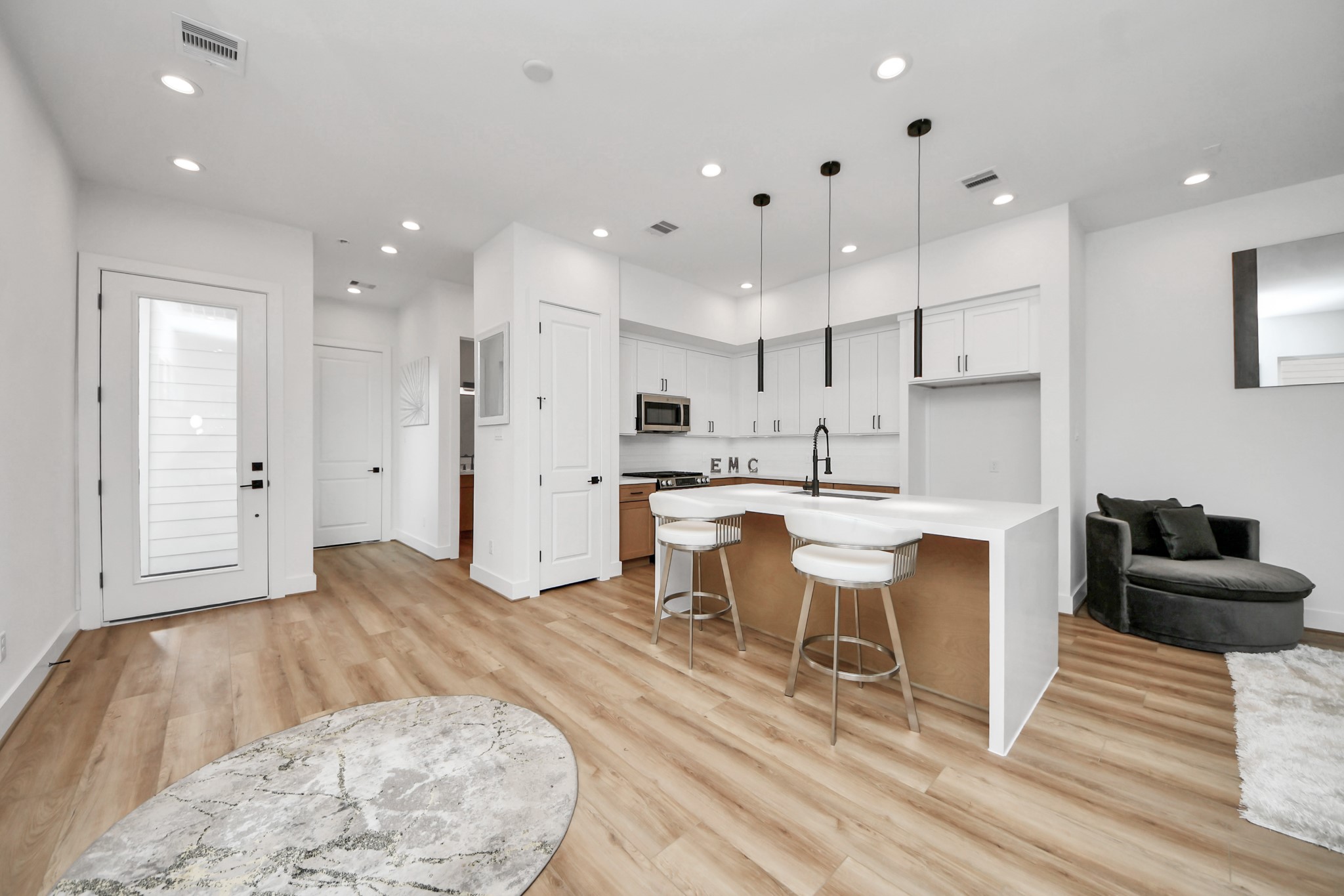505 Middle Street Property Photo 4