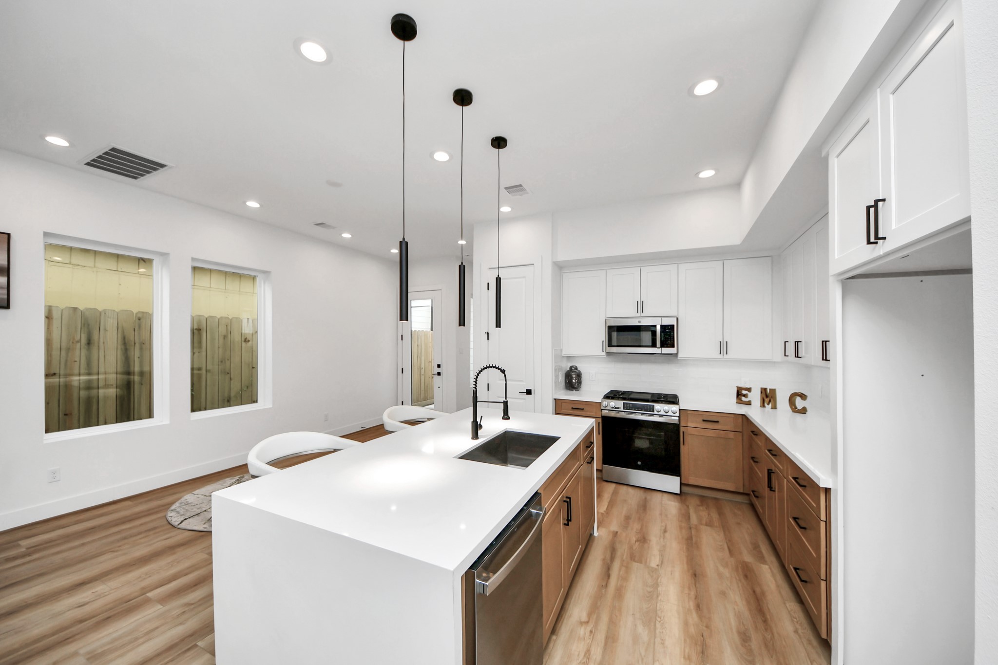 505 Middle Street Property Photo 8