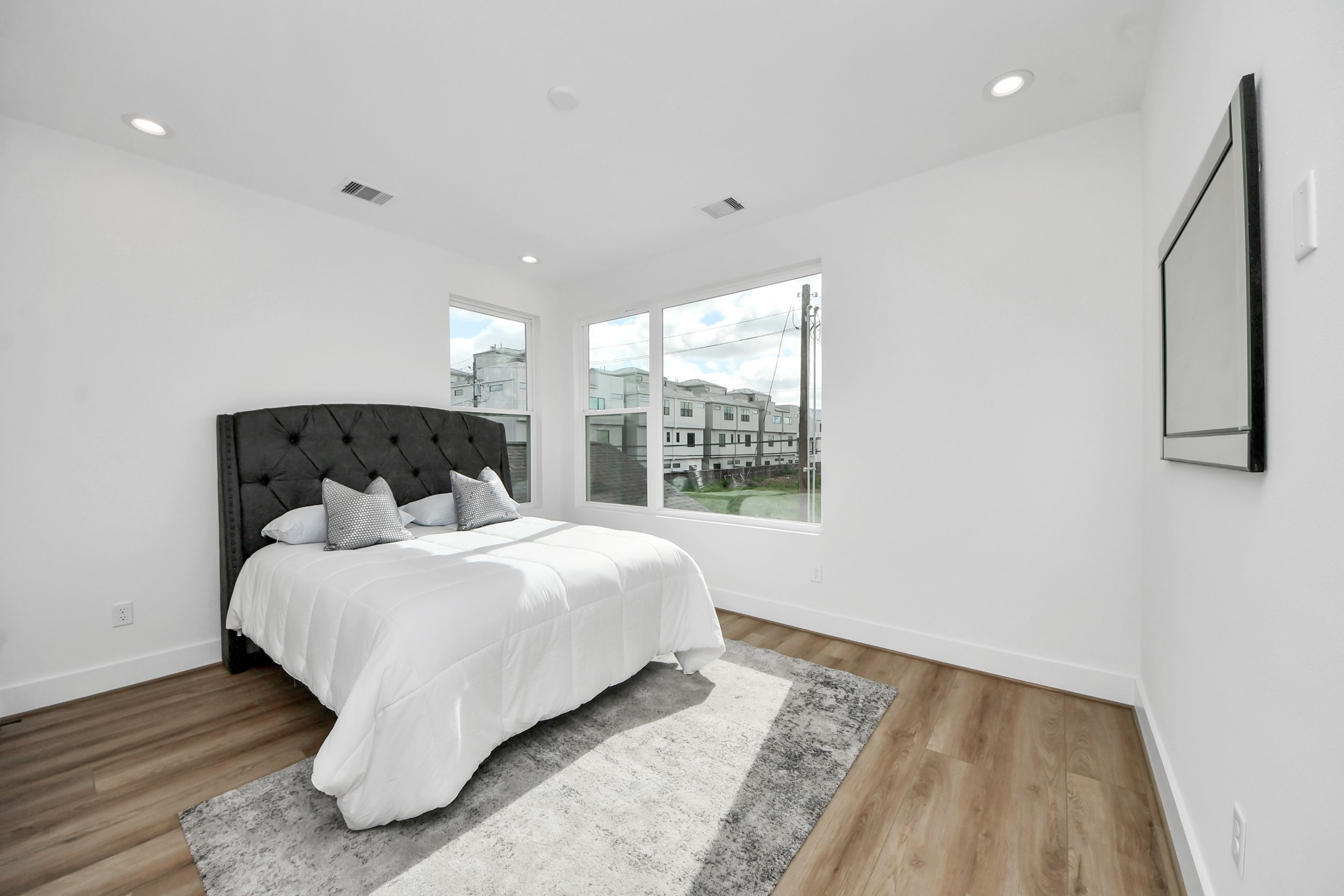 505 Middle Street Property Photo 31