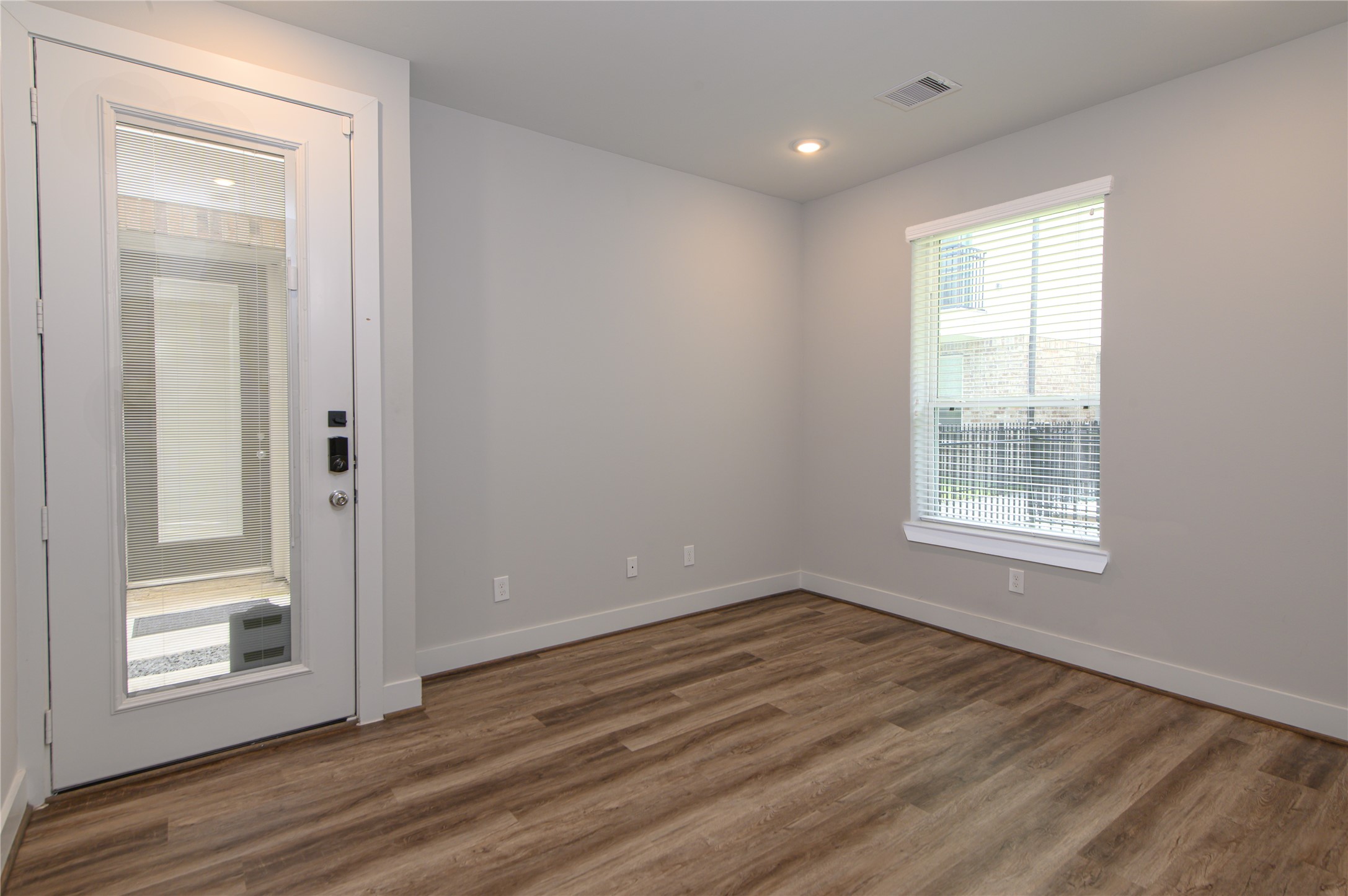 1274 N Post Oak Road B Property Photo 8