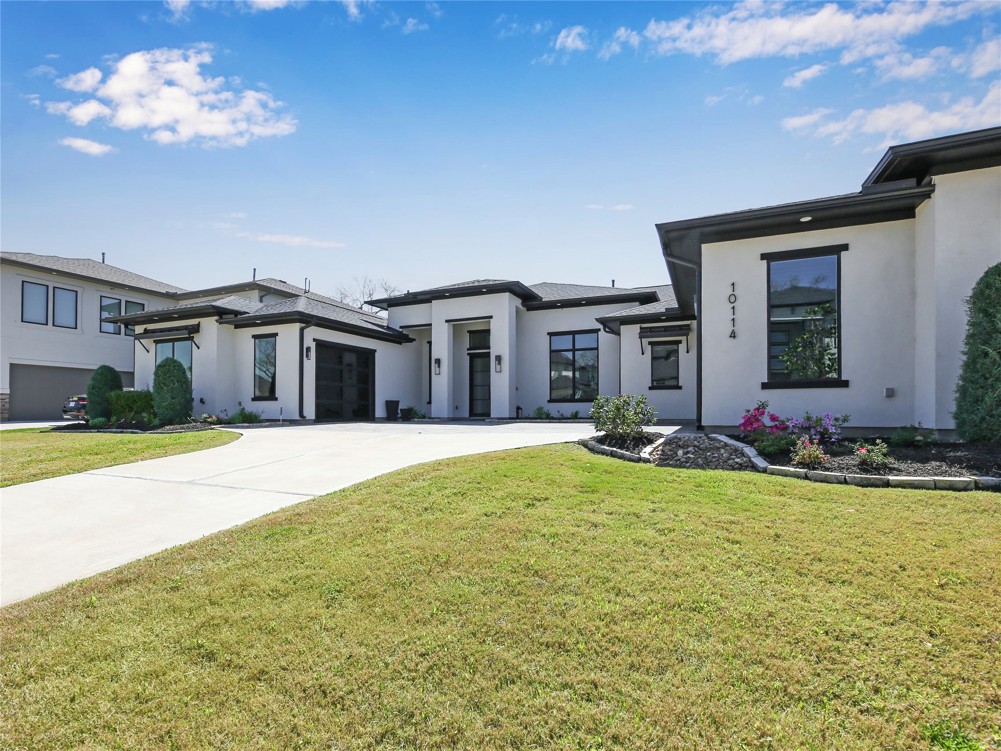 10114 Mariner Oaks Drive Property Photo 3