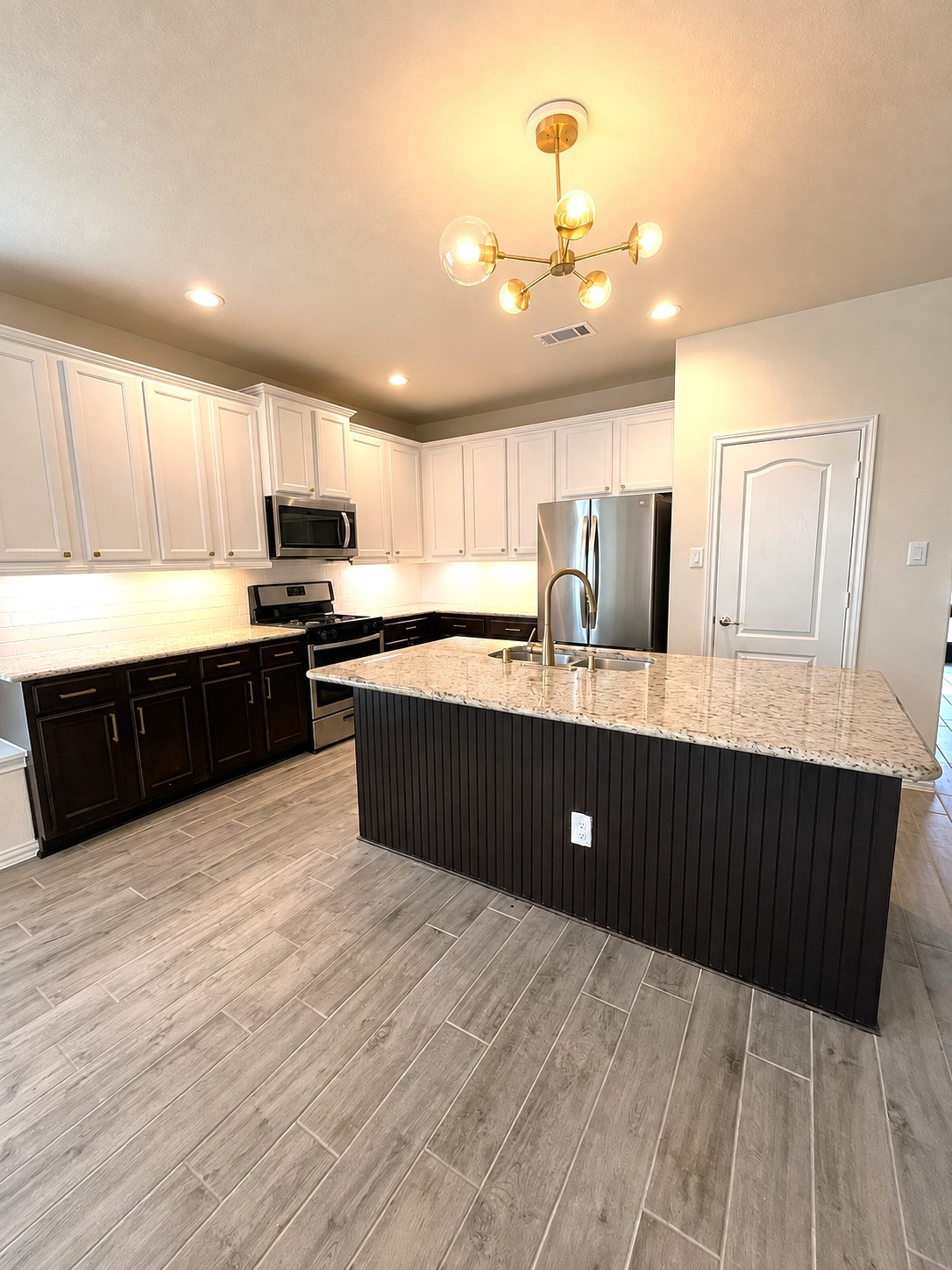 1927 Willow Rock Way Property Photo 3