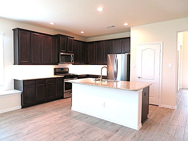 1927 Willow Rock Way Property Photo 4