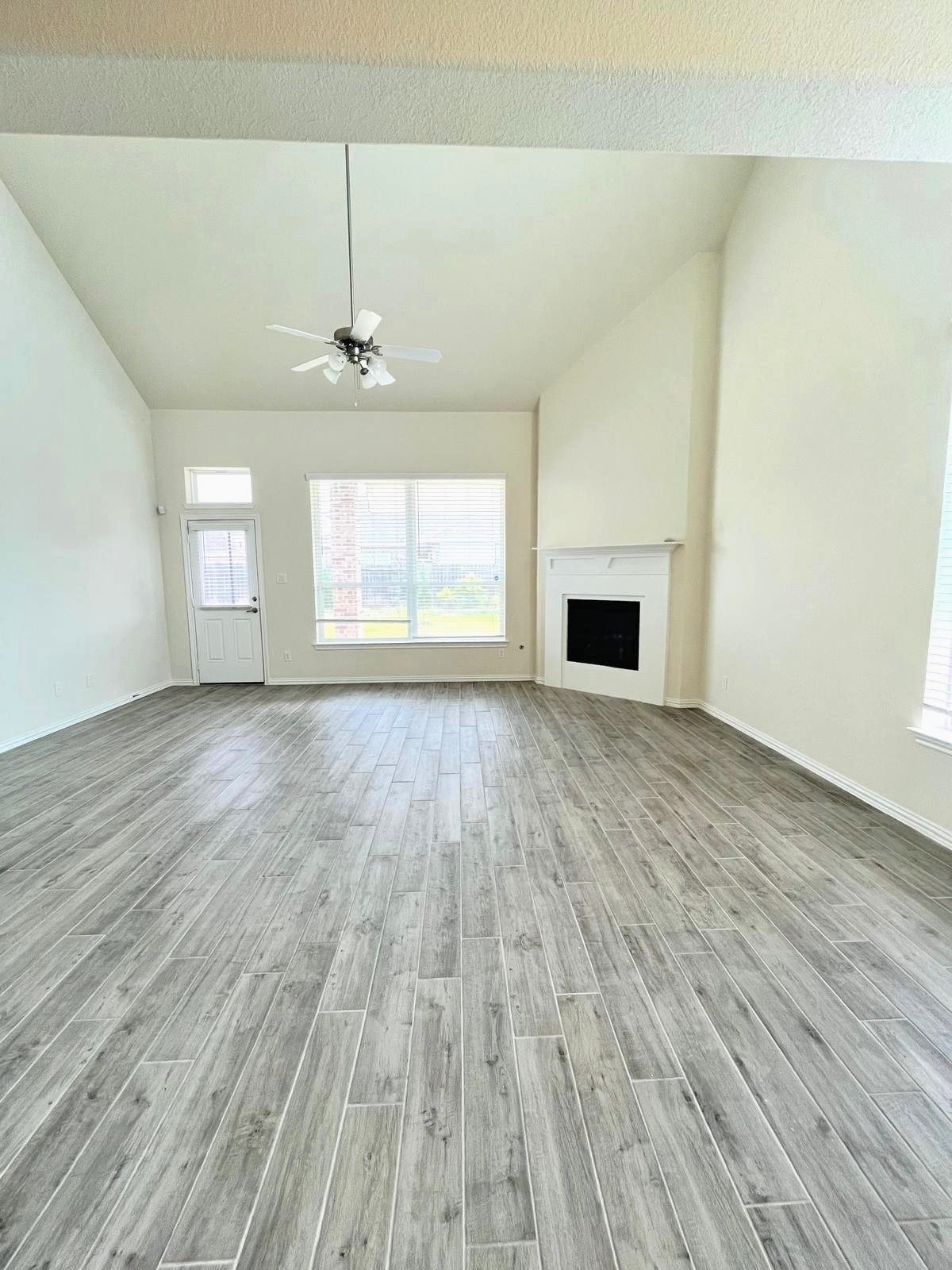 1927 Willow Rock Way Property Photo 6