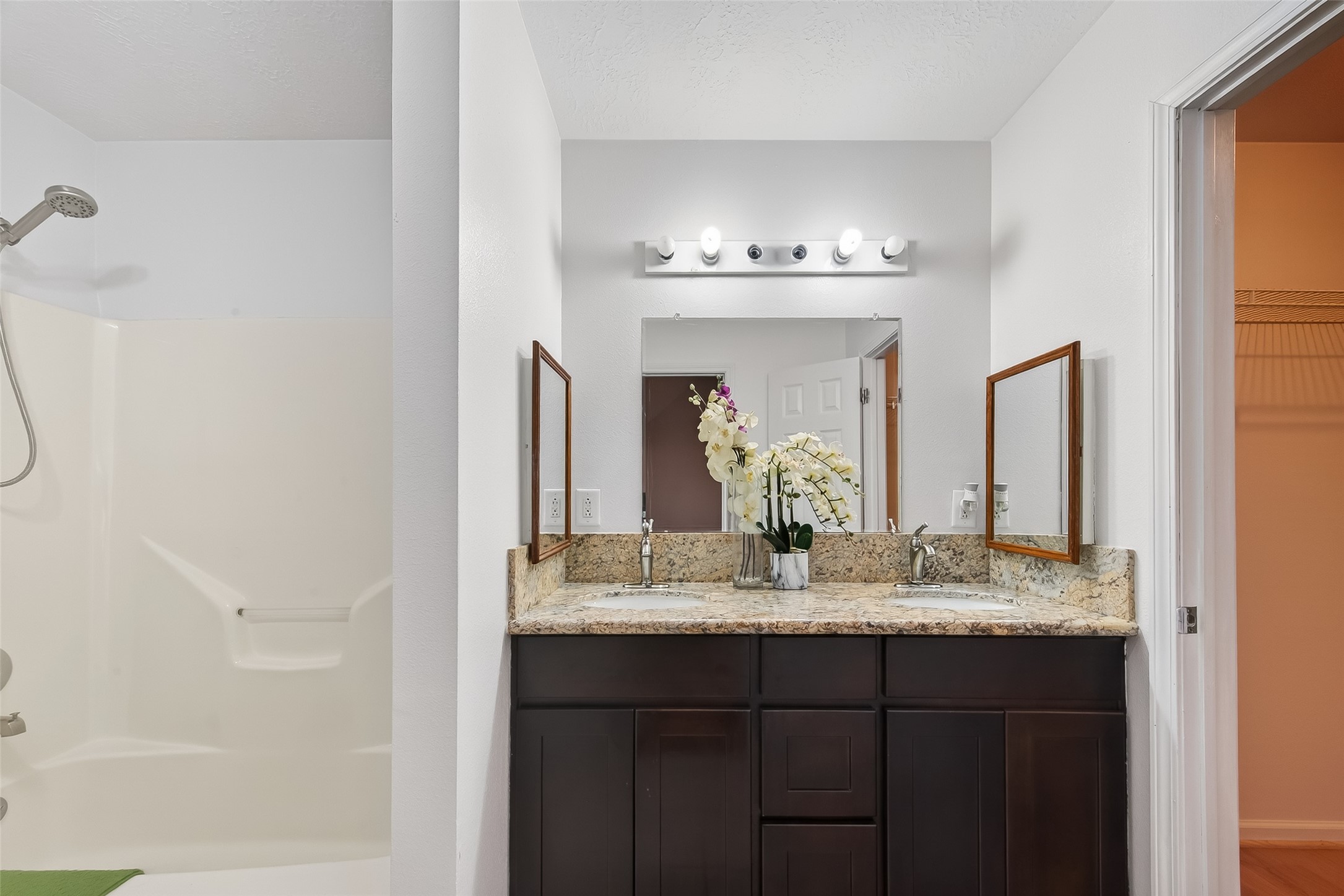 9927 Glenkirk Drive Property Photo 13
