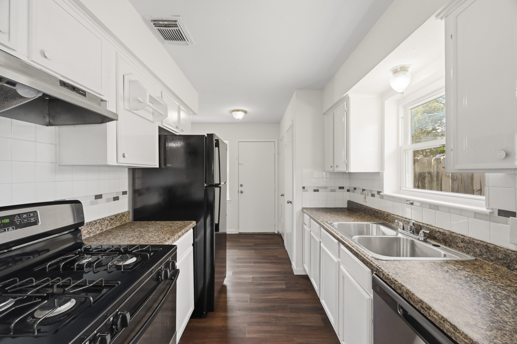7303 Housman B Property Photo 6