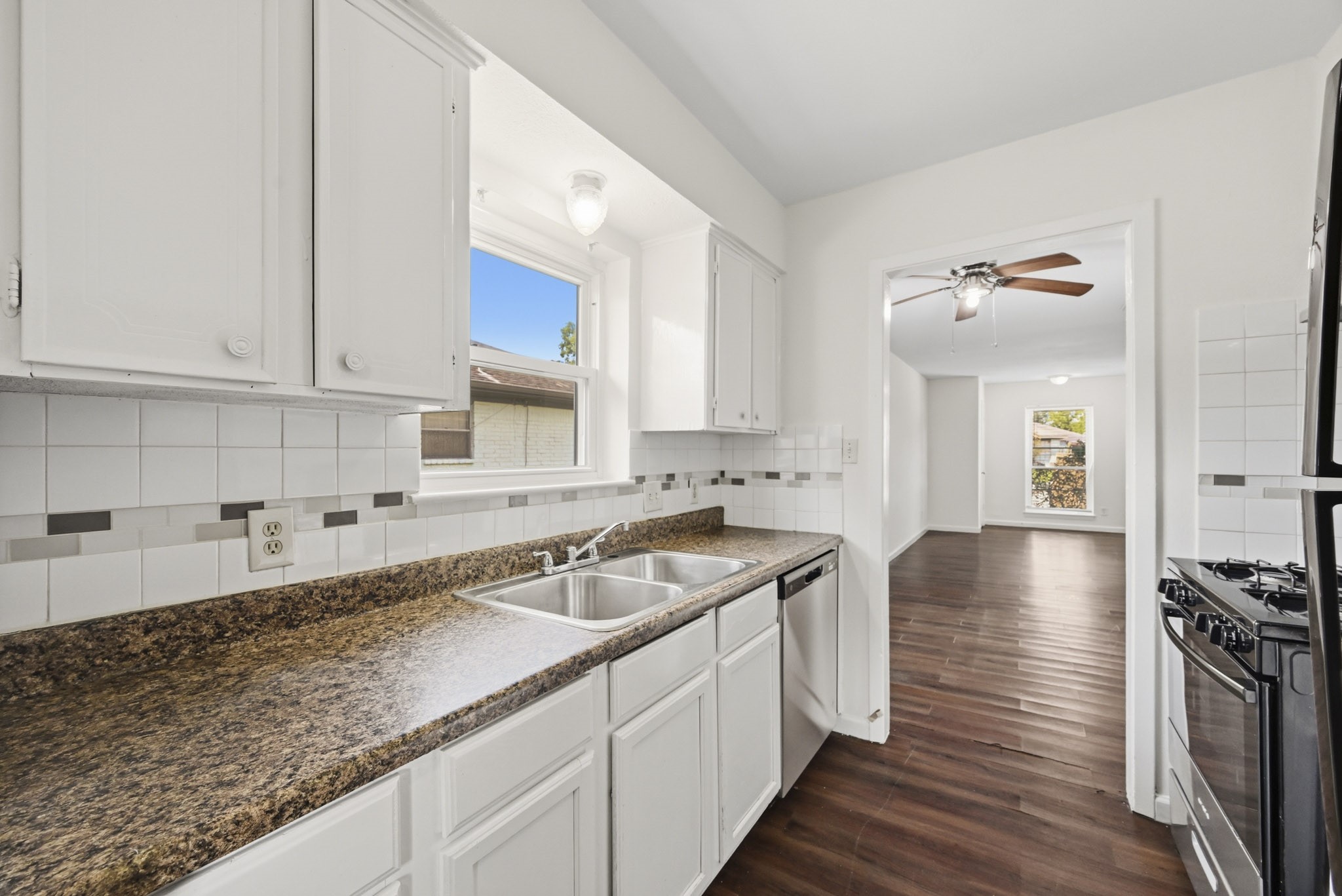 7303 Housman B Property Photo 8