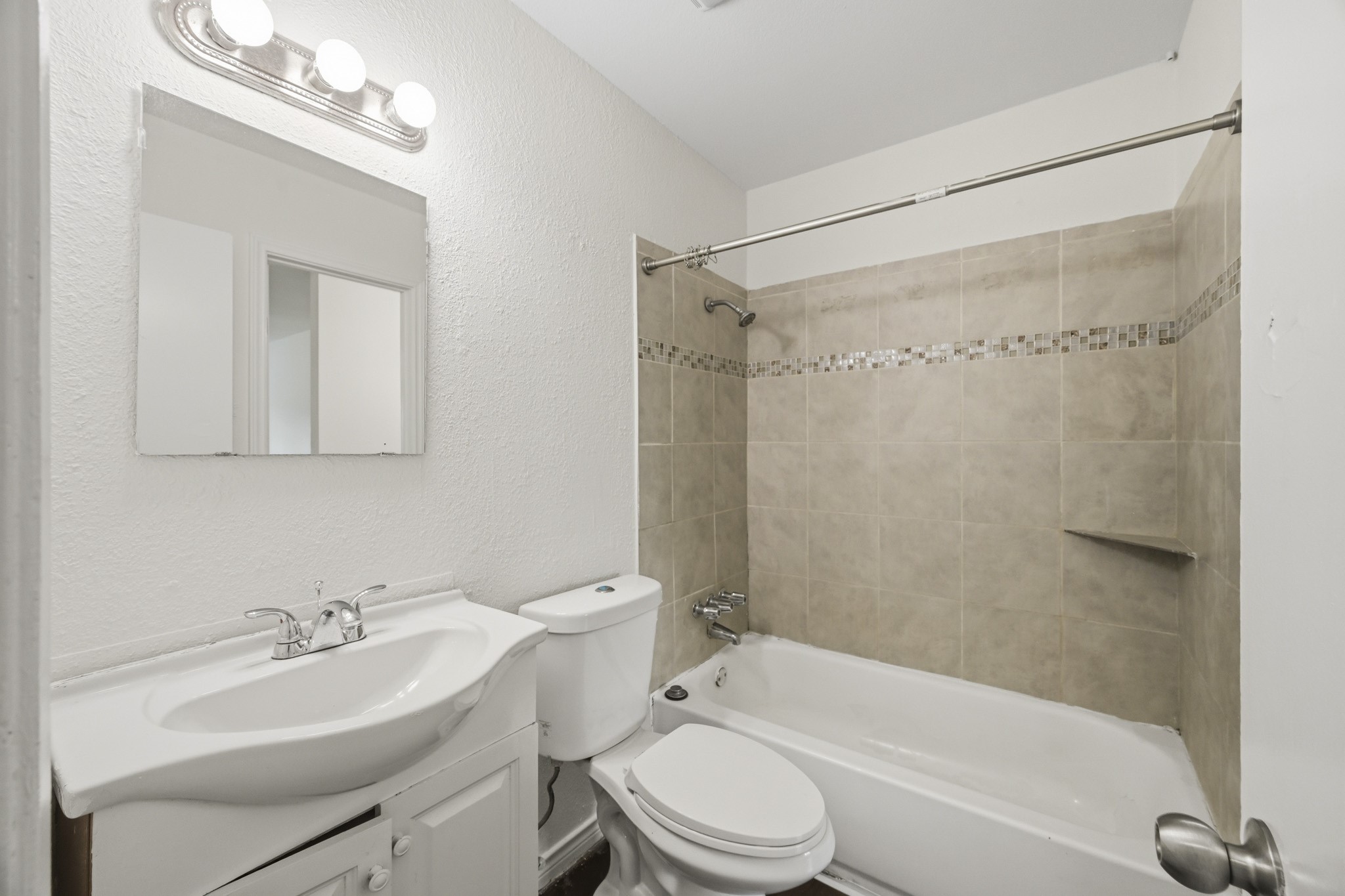 7303 Housman B Property Photo 13